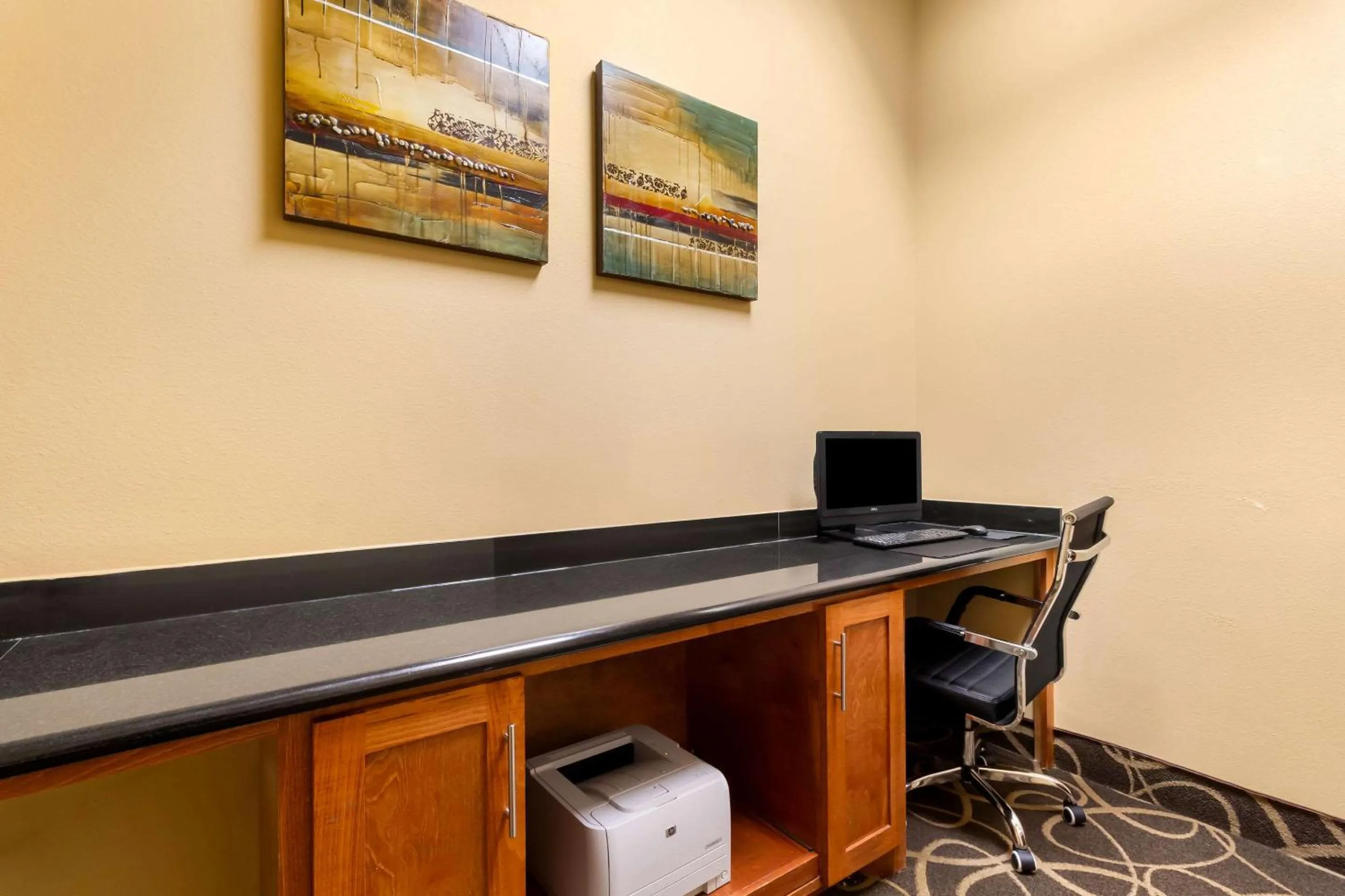 Business facilities in Comfort Suites at Katy Mills