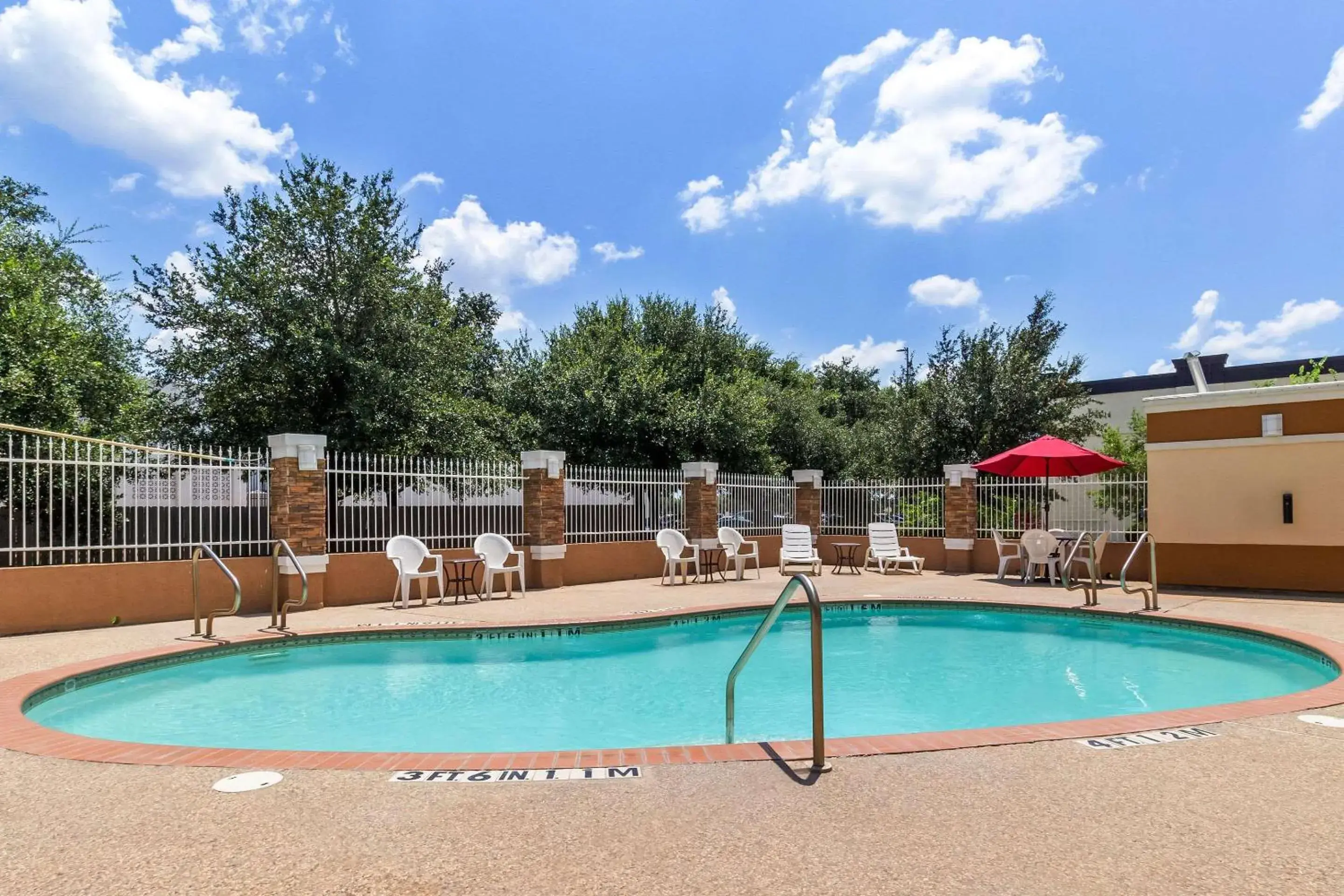 Swimming pool in Comfort Suites at Katy Mills Swimming pool in Comfort Suites at Katy Mills