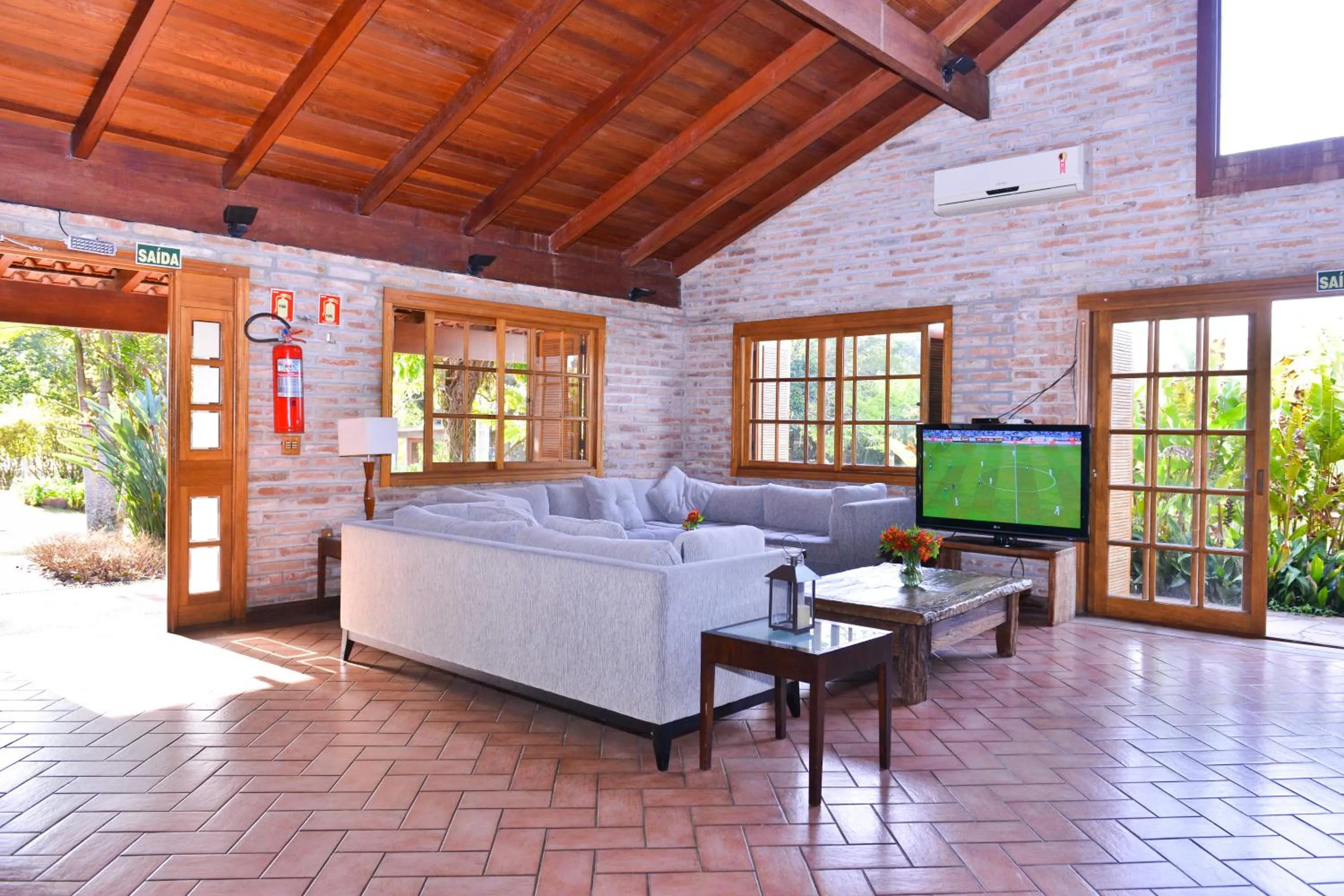 Communal lounge/ TV room in Vila Ventura Ecoresort