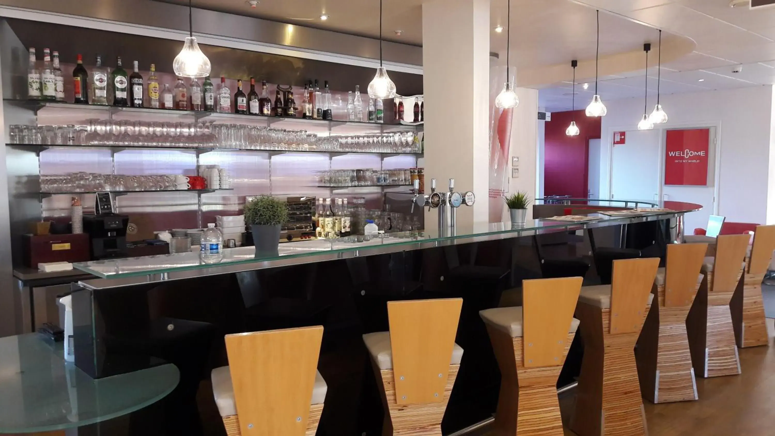 Lounge or bar in ibis Quimperle Lounge or bar in ibis Quimperle