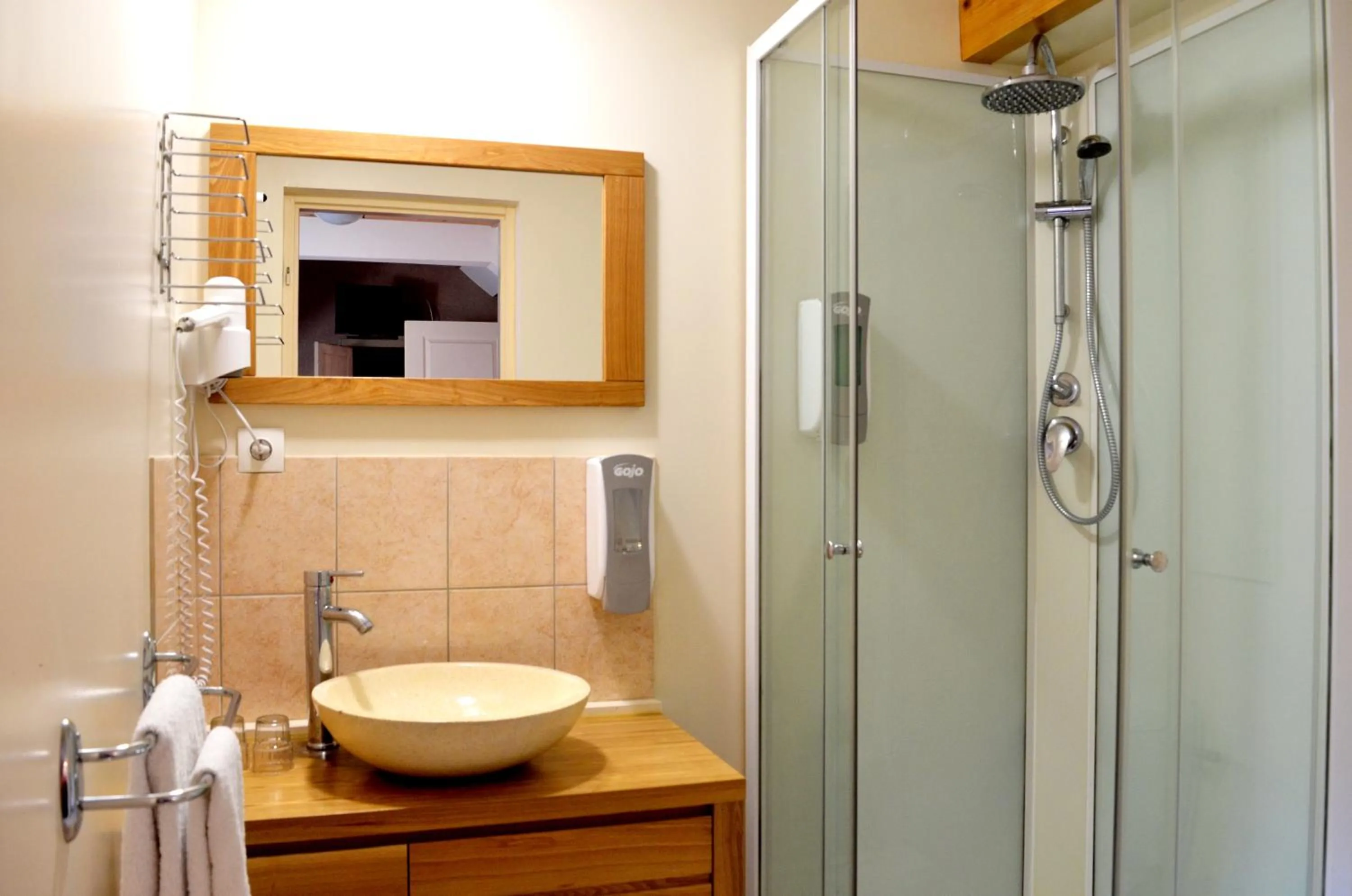 Shower in Hôtel de la Gare