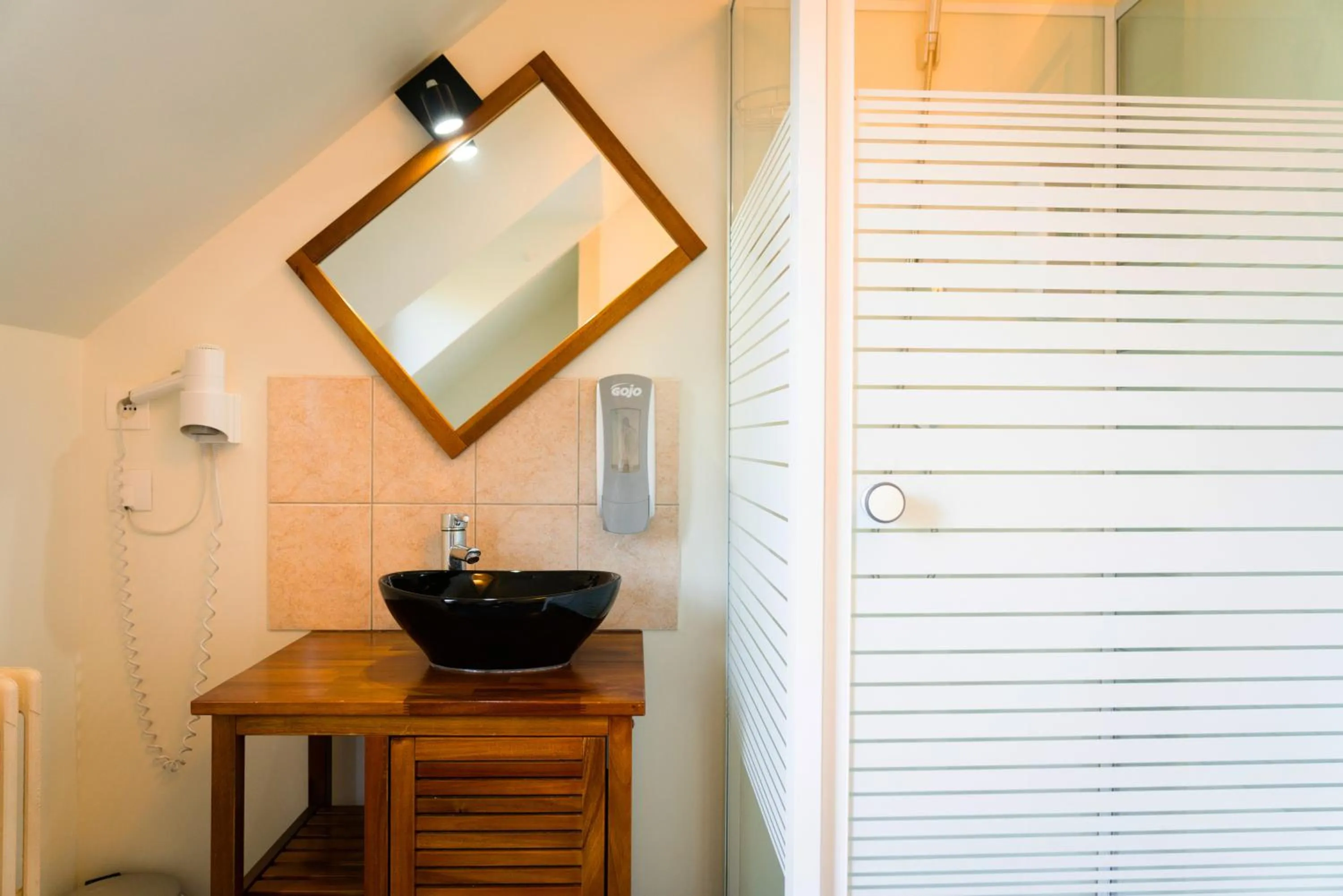 Shower in Hôtel de la Gare