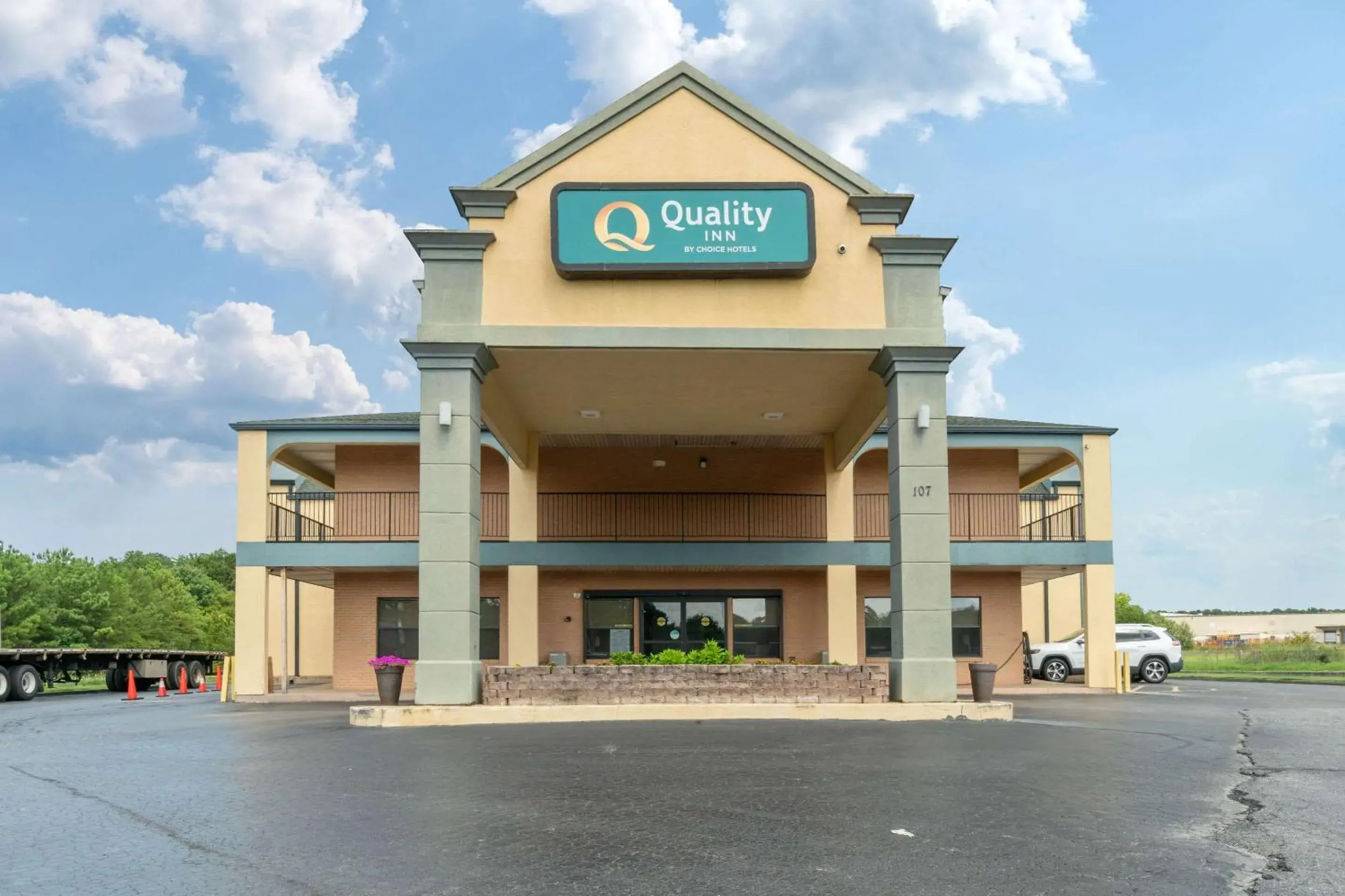 Property building in Quality Inn Adairsville-Calhoun South Property building in Quality Inn Adairsville-Calhoun South