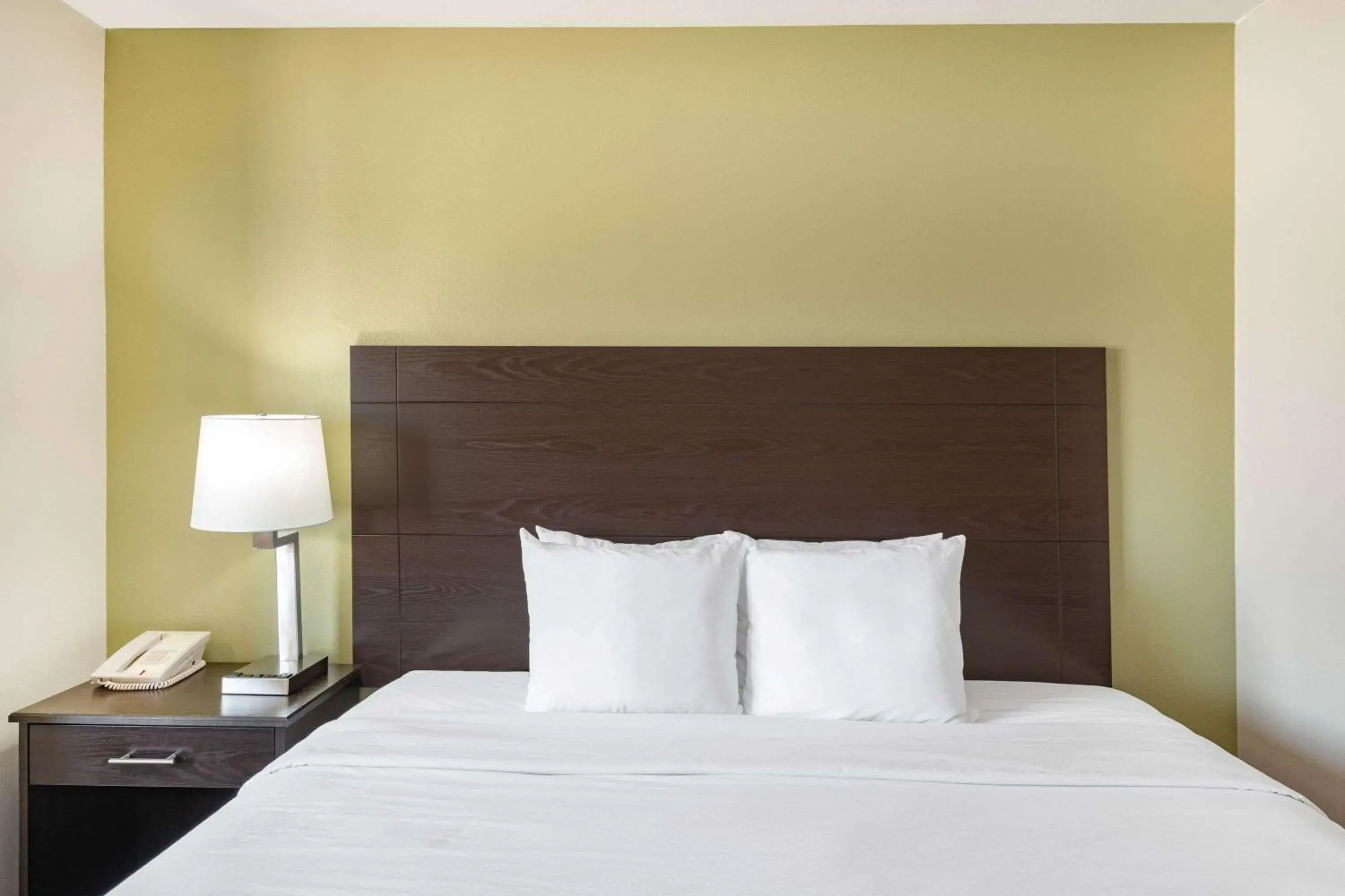 Photo of the whole room, Bed in Baymont by Wyndham Farmington Photo of the whole room, Bed in Baymont by Wyndham Farmington