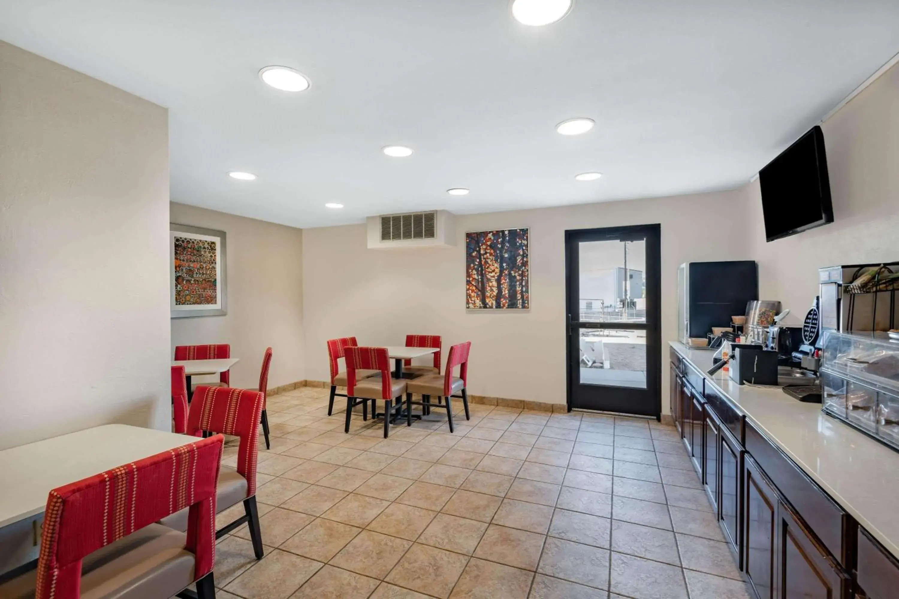 Restaurant/places to eat in Baymont by Wyndham Farmington Restaurant/places to eat in Baymont by Wyndham Farmington