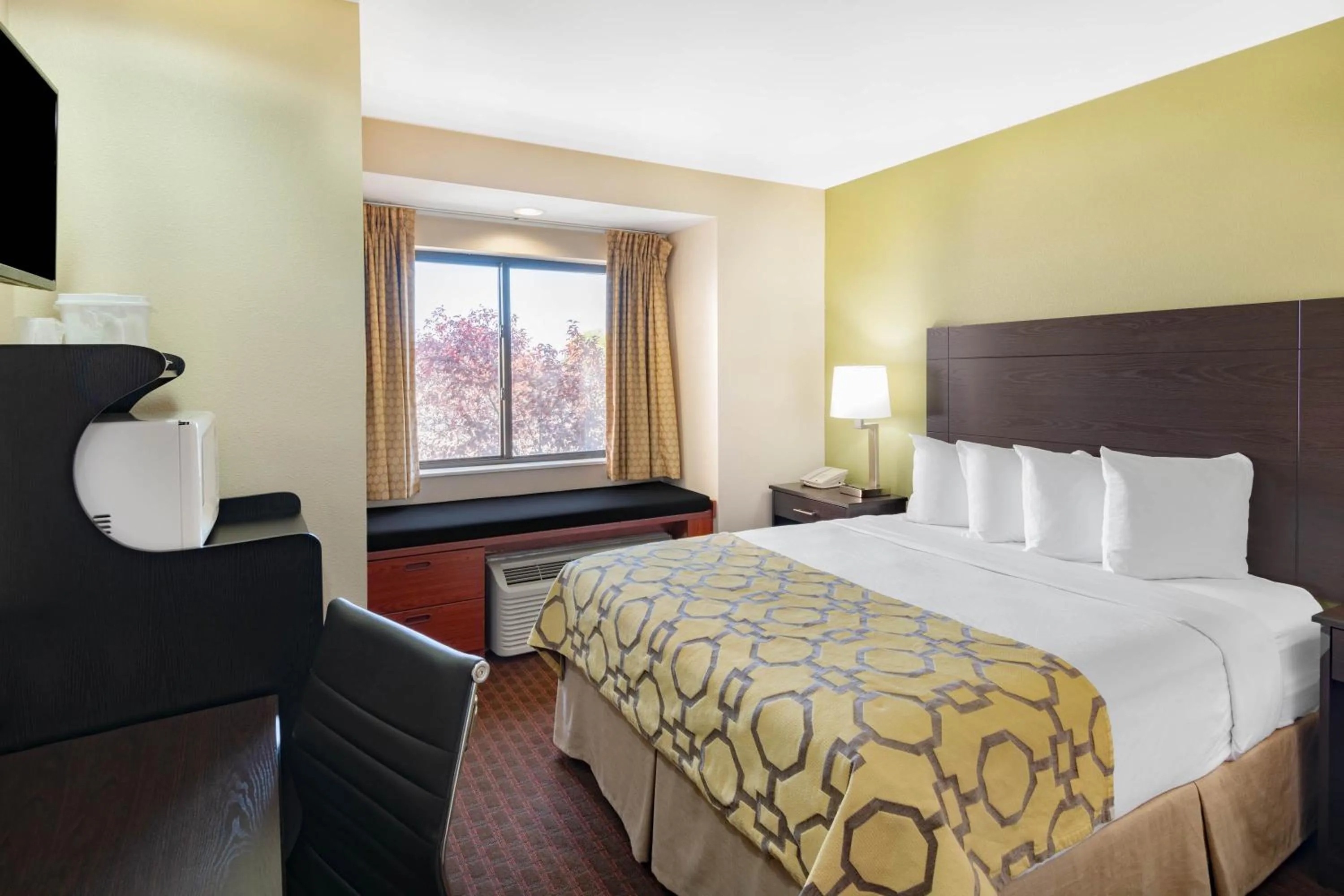 Bedroom, Bed in Baymont by Wyndham Farmington