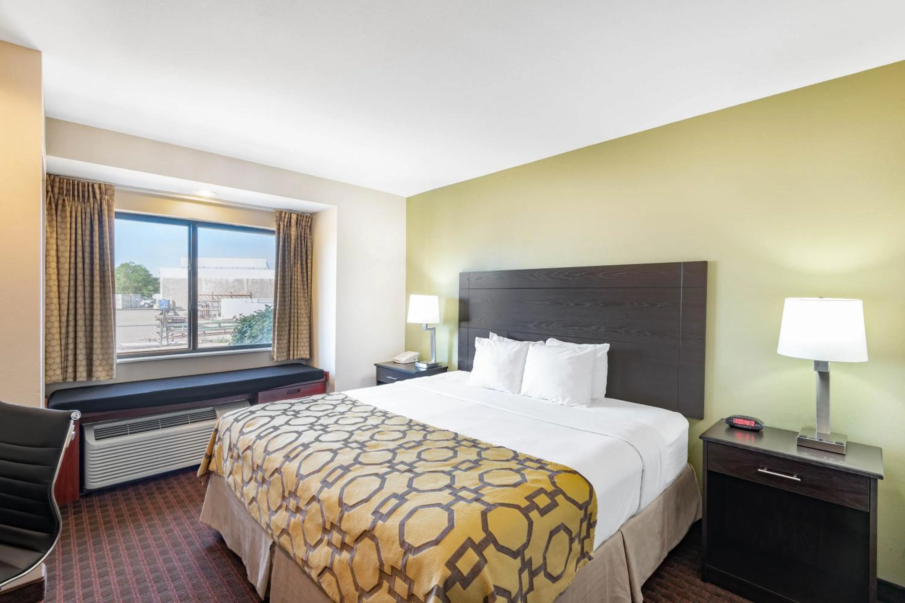 Bedroom, Bed in Baymont by Wyndham Farmington