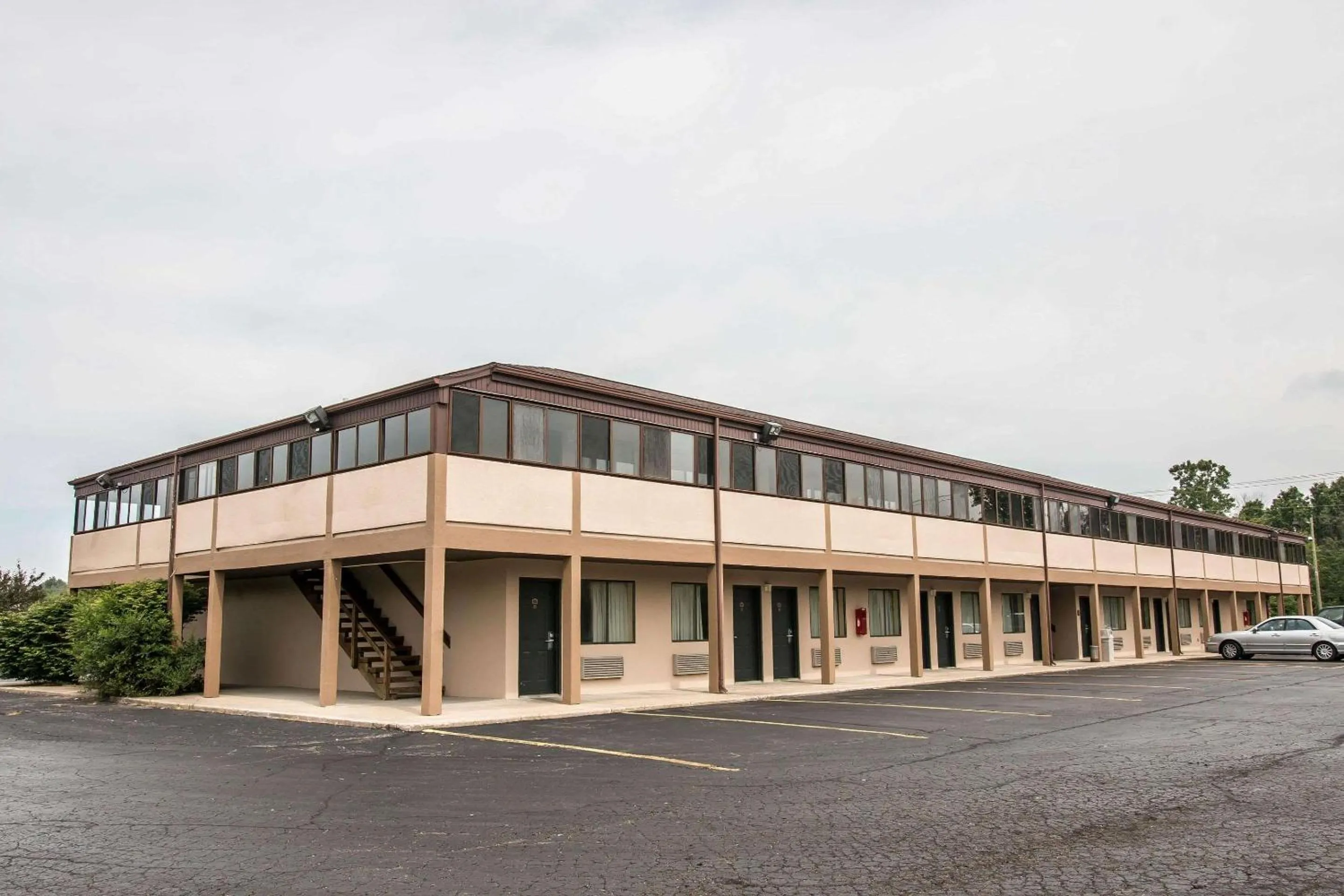 Property building in Econo Lodge Paw Paw