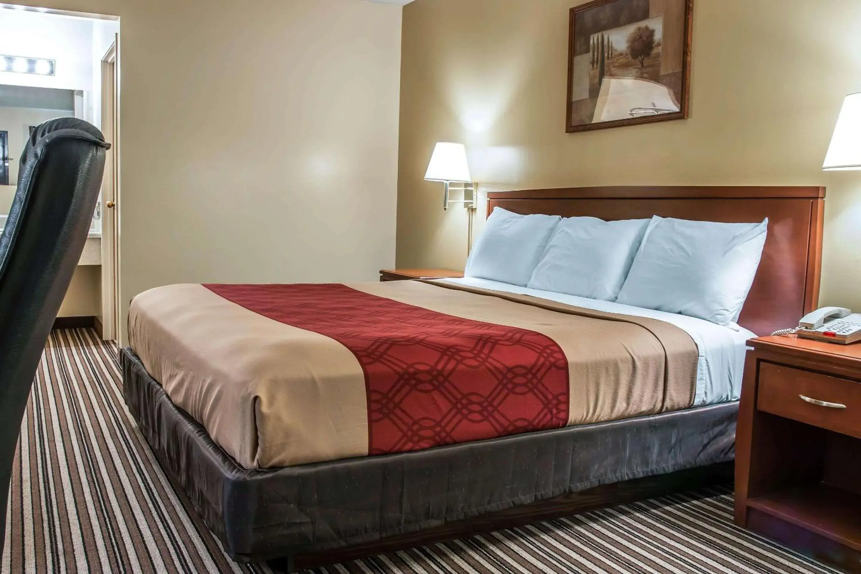 King Room - Non-Smoking in Econo Lodge King Room - Non-Smoking in Econo Lodge