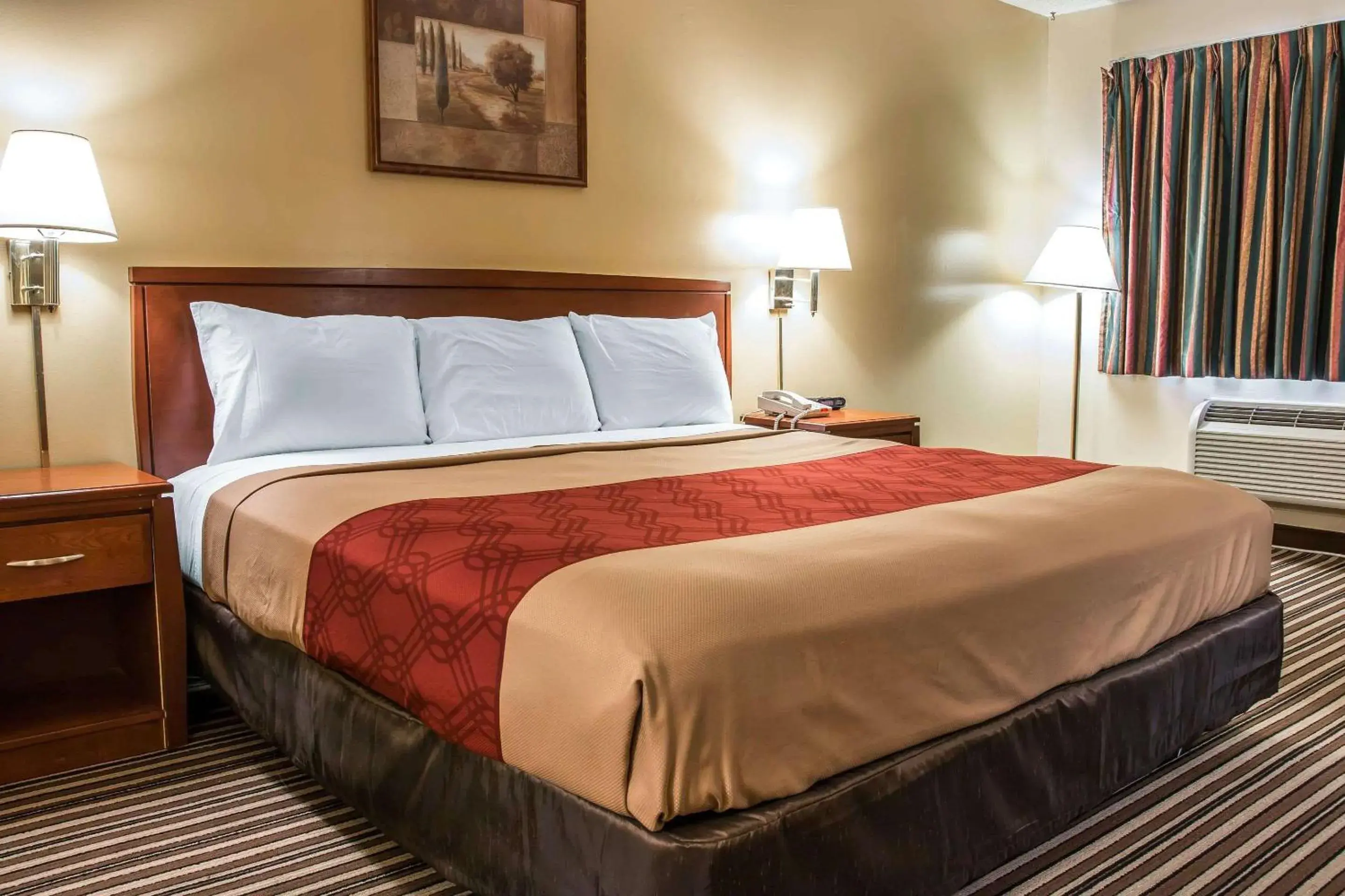 Bedroom, Bed in Econo Lodge Bedroom, Bed in Econo Lodge