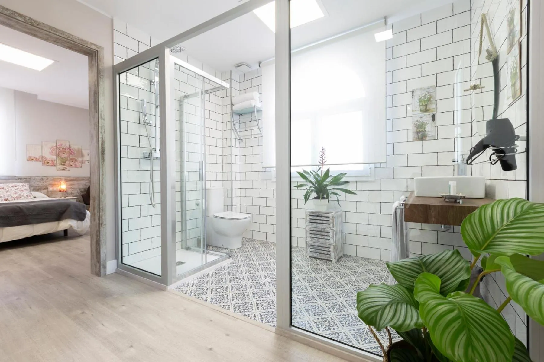 Shower, Bed in Urban Sabadell