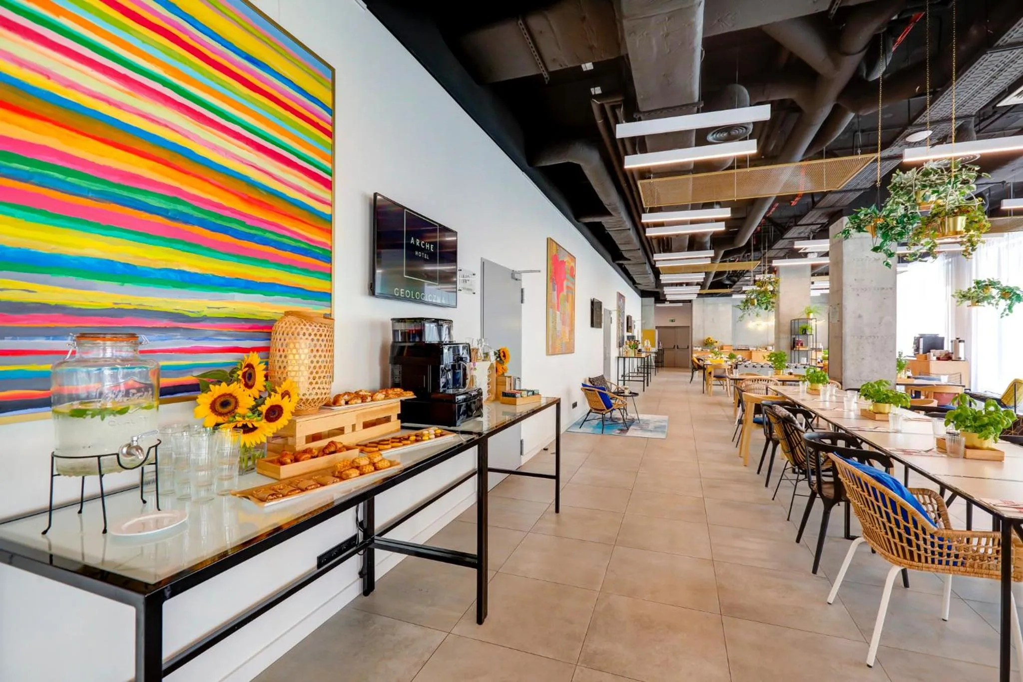 Restaurant/places to eat in Hotel Arche Geologiczna