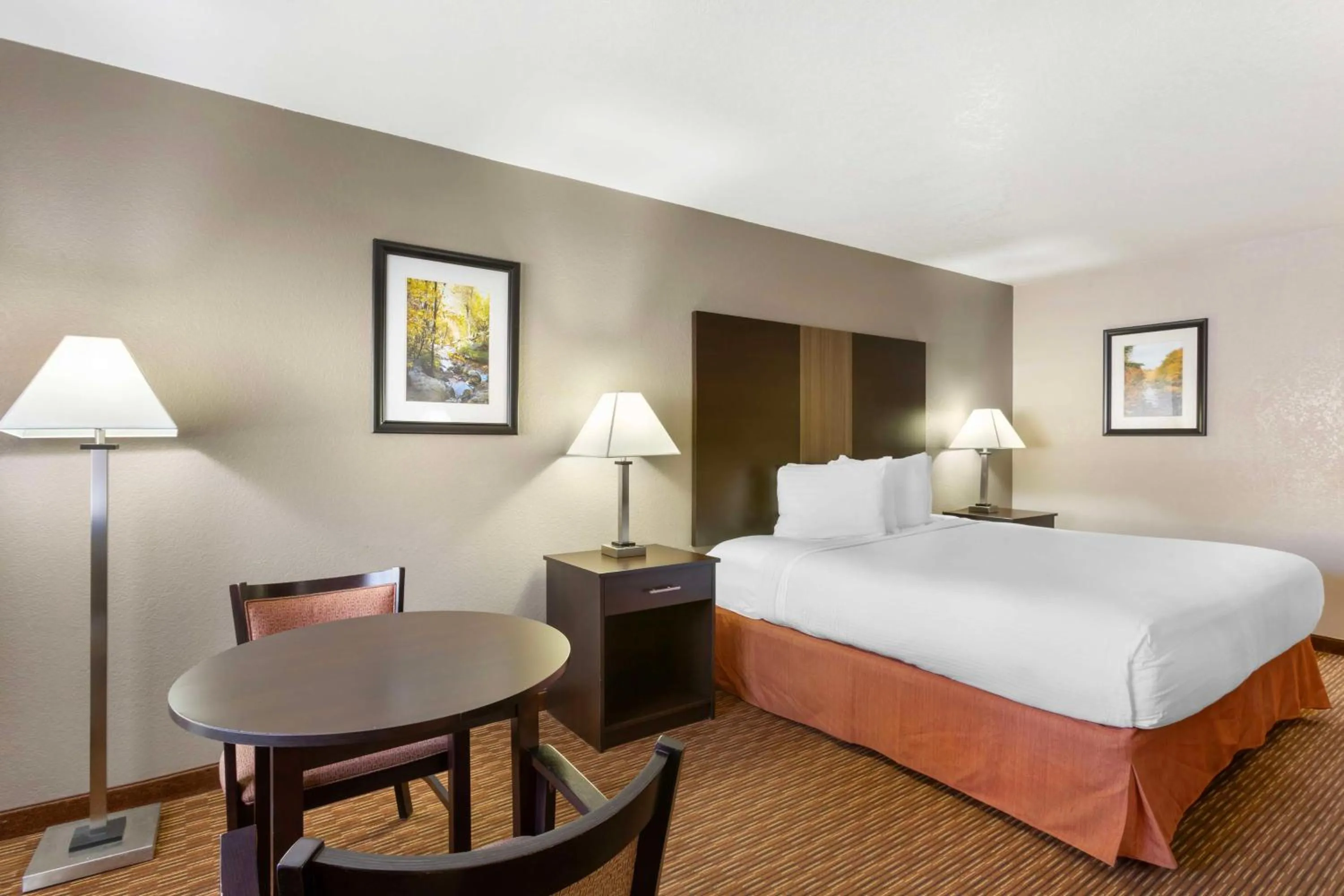 Bedroom, Bed in Best Western Sawmill Inn