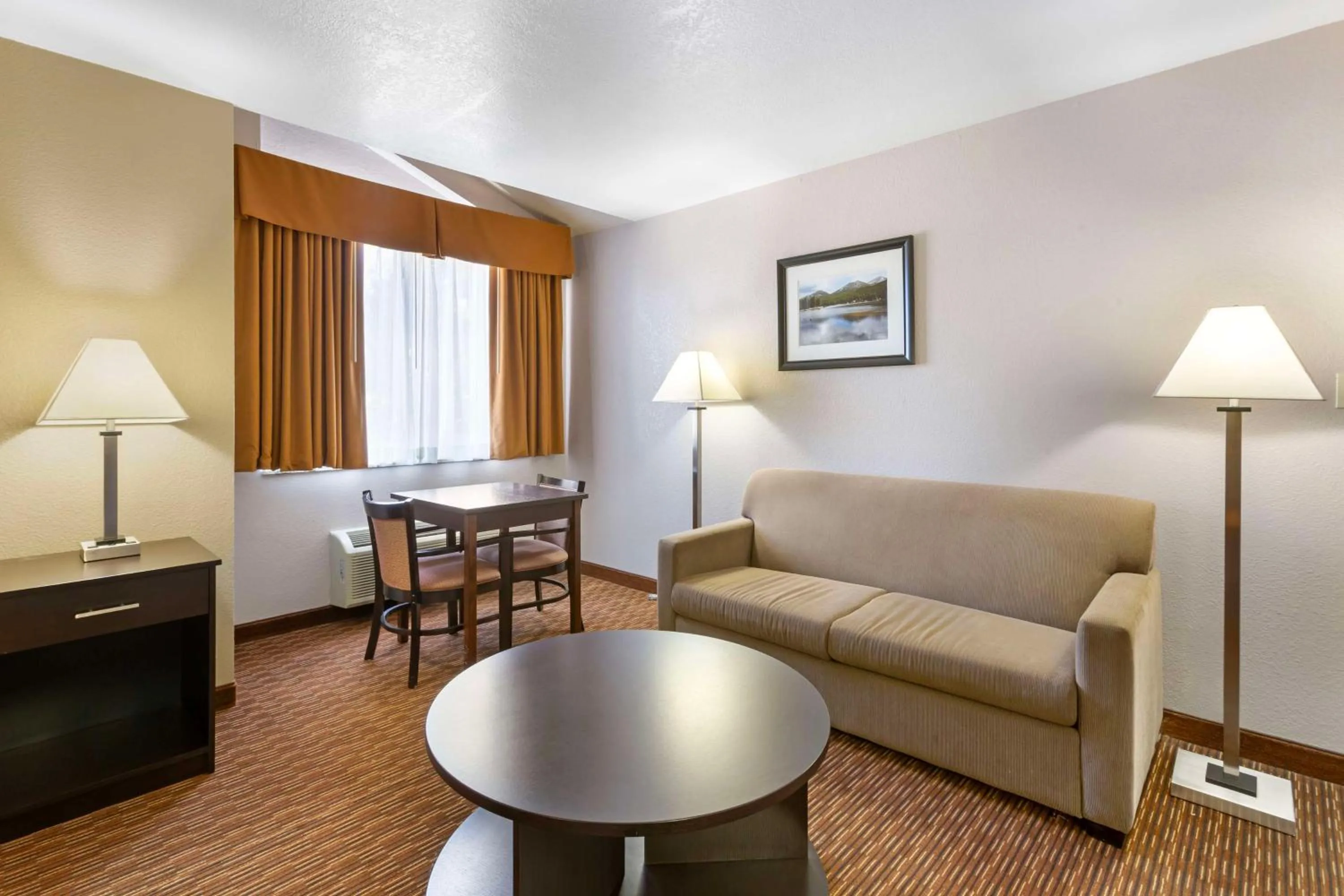 Bedroom in Best Western Sawmill Inn