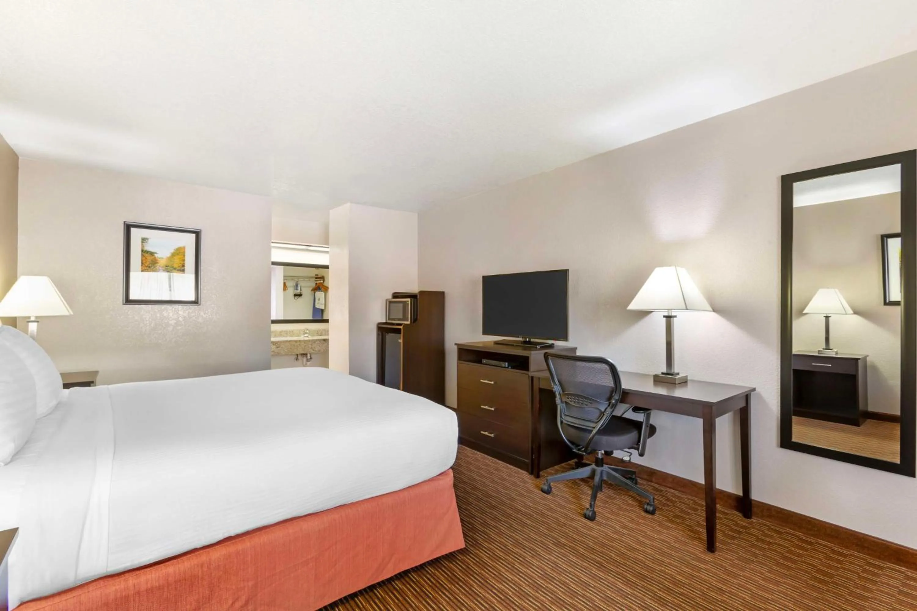 Bedroom, Bed in Best Western Sawmill Inn