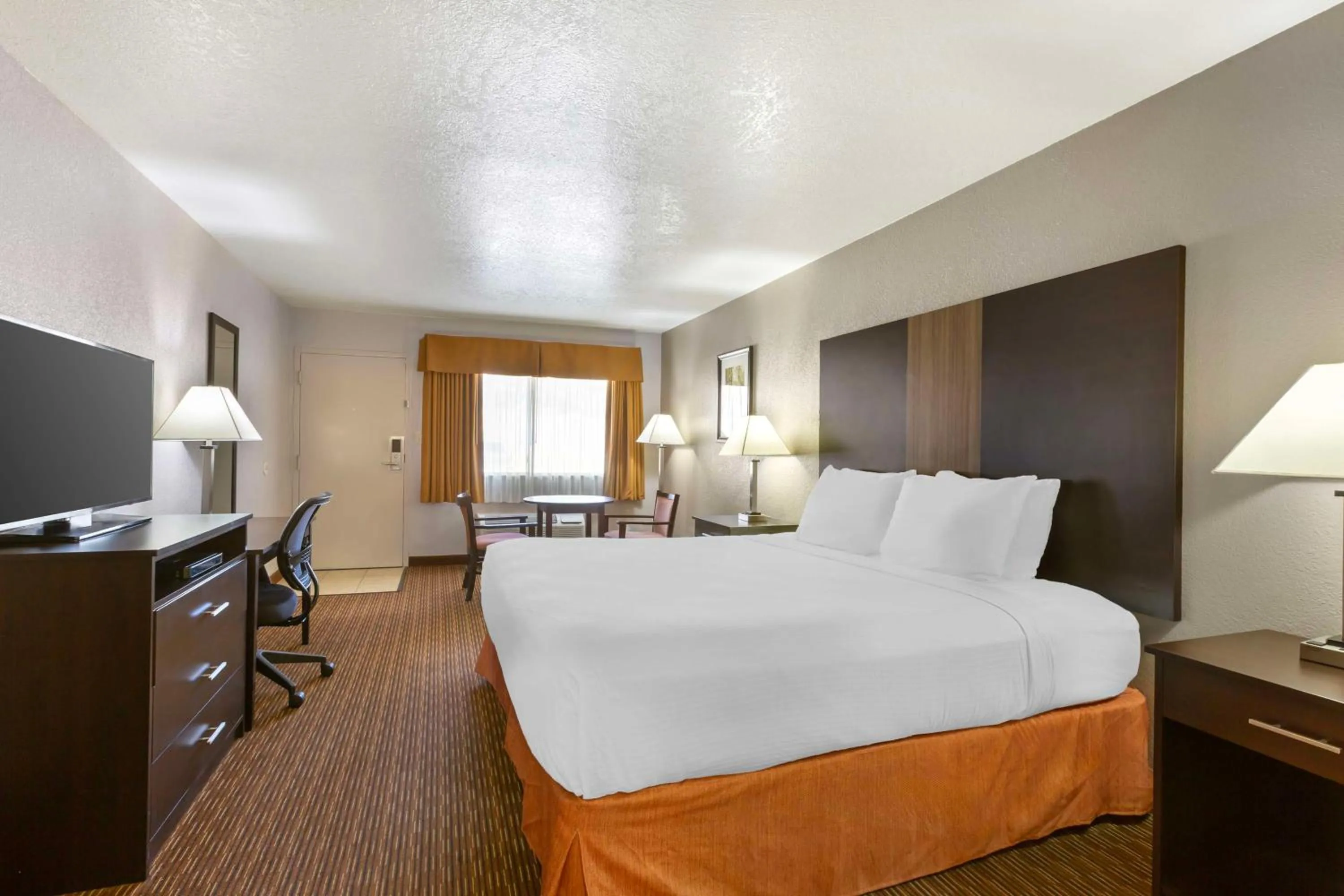 Bedroom, Bed in Best Western Sawmill Inn