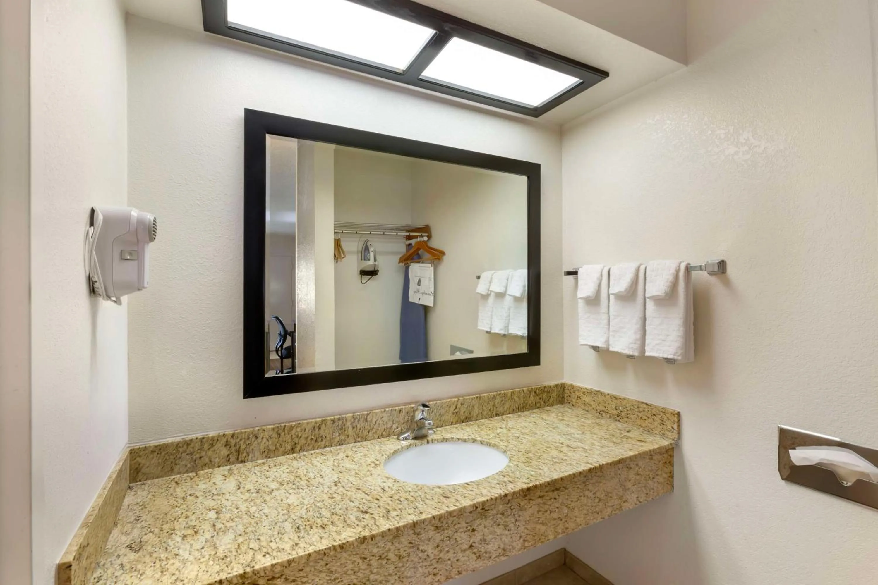 Bathroom in Best Western Sawmill Inn