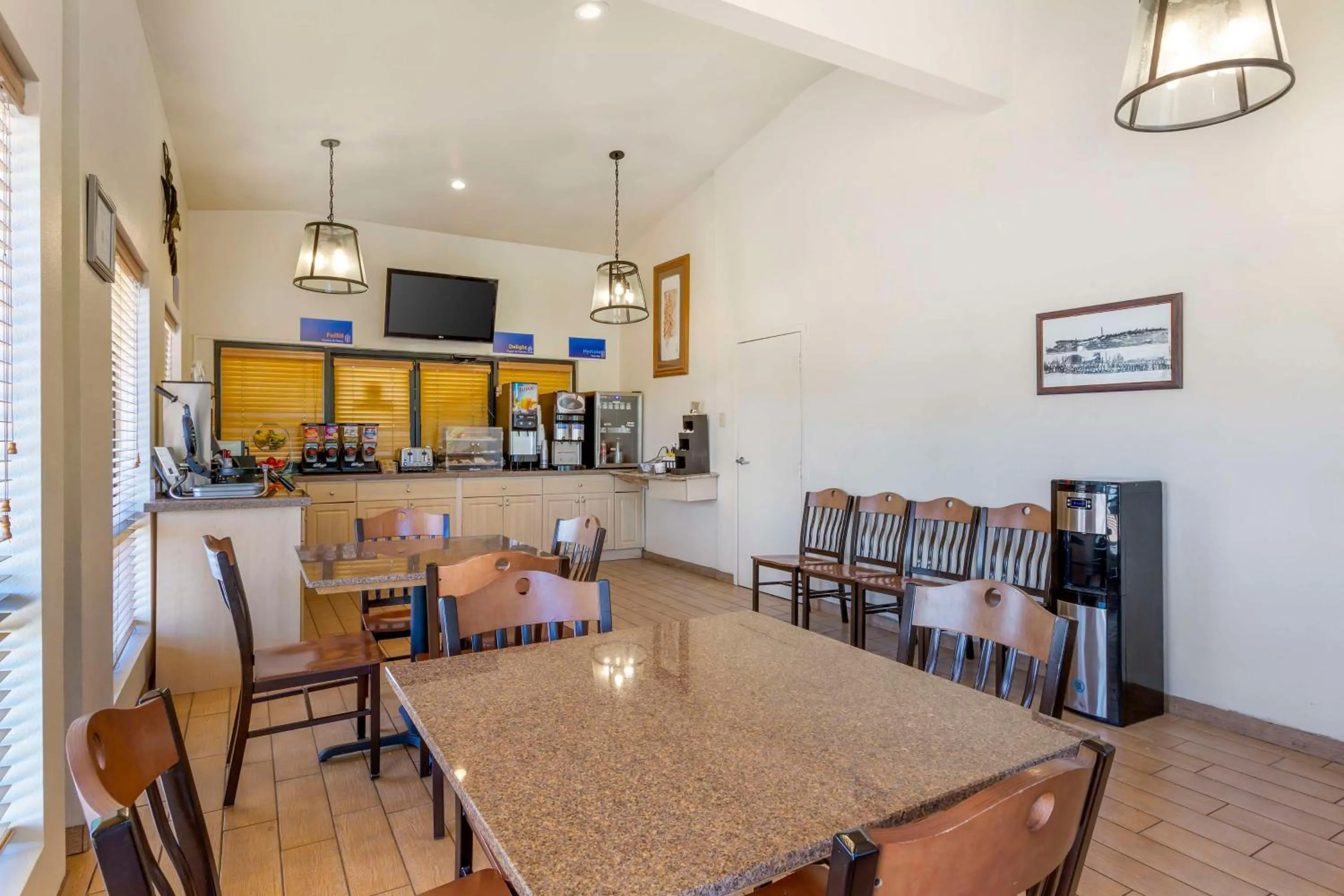 Breakfast in Best Western Sawmill Inn