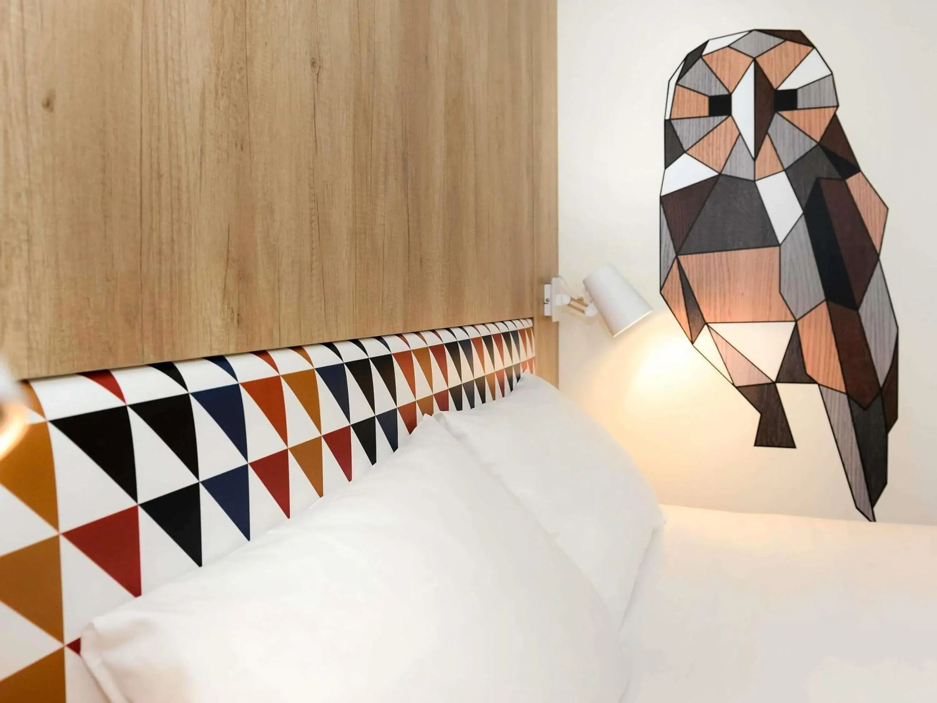 Bedroom in ibis Styles Caen Centre Historique Bedroom in ibis Styles Caen Centre Historique