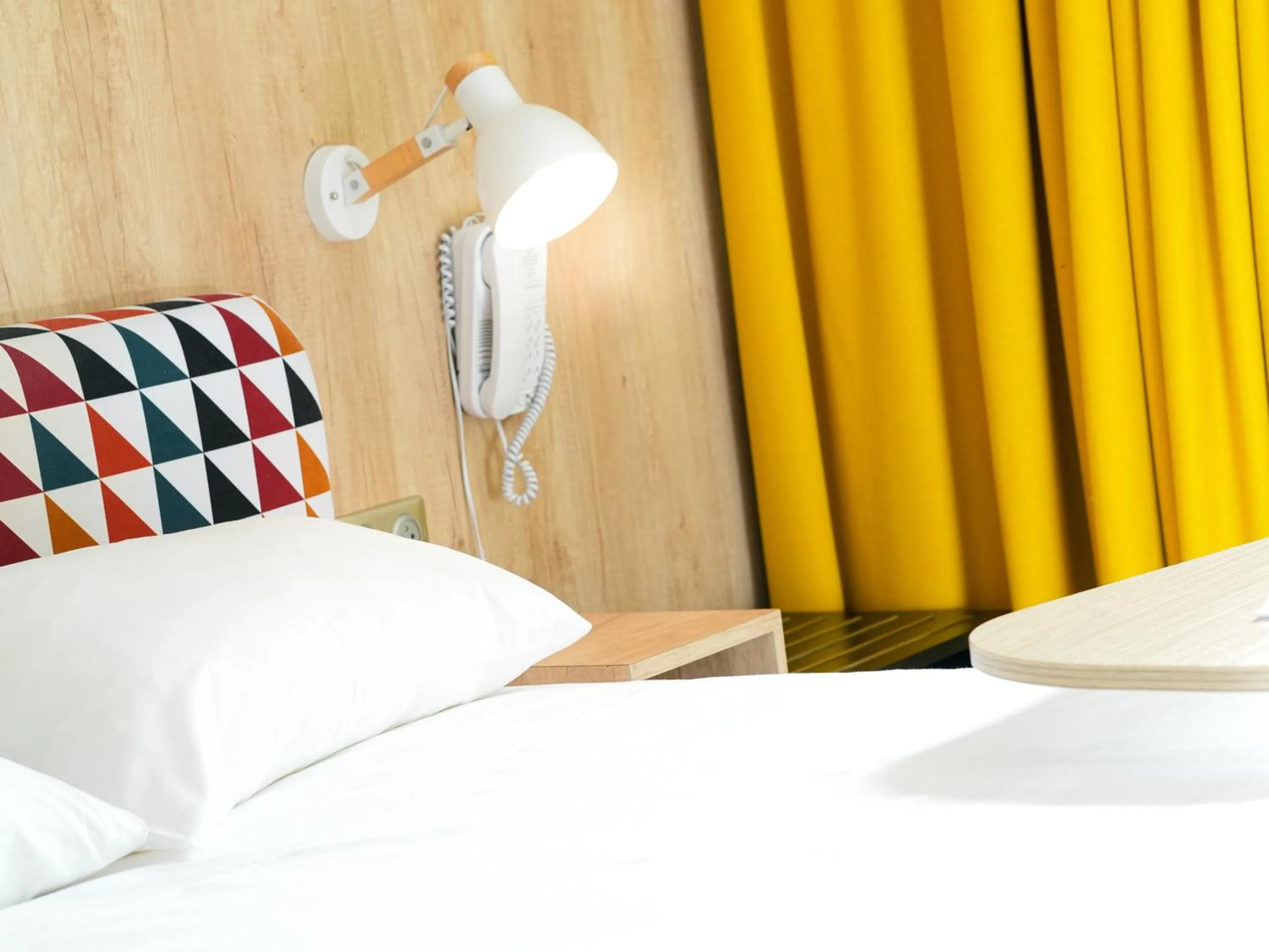 Bedroom, Bed in ibis Styles Caen Centre Historique