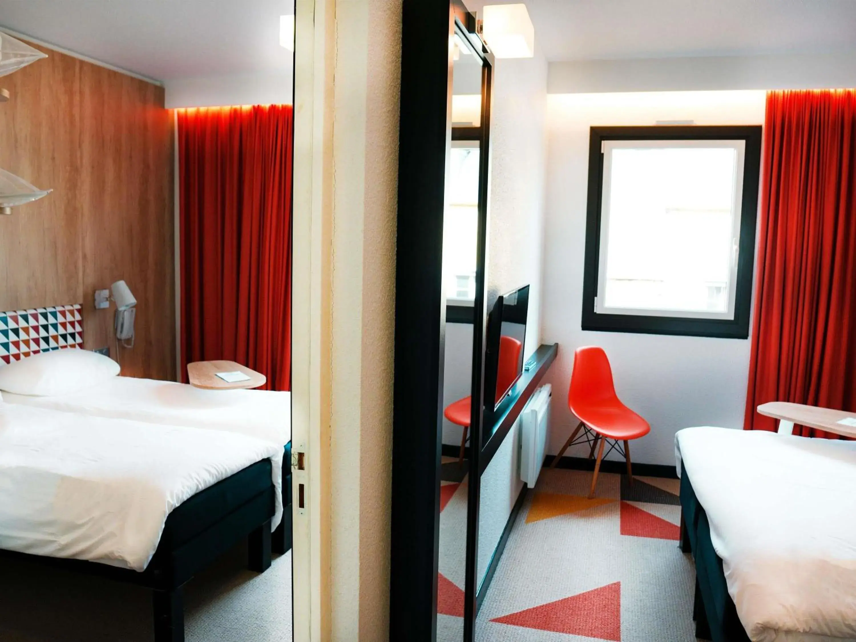 Property building, Bed in ibis Styles Caen Centre Historique Property building, Bed in ibis Styles Caen Centre Historique