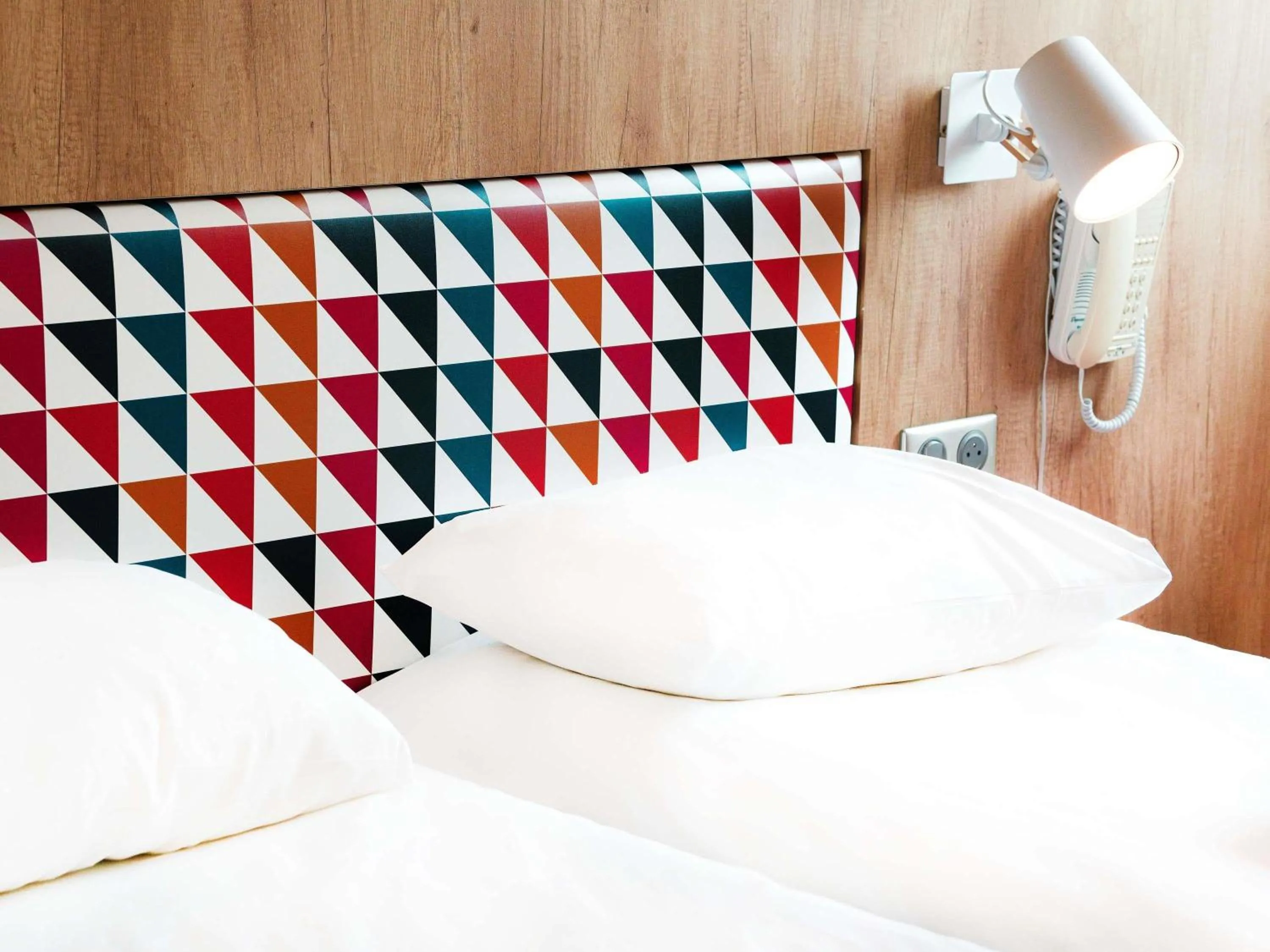 Bedroom, Bed in ibis Styles Caen Centre Historique