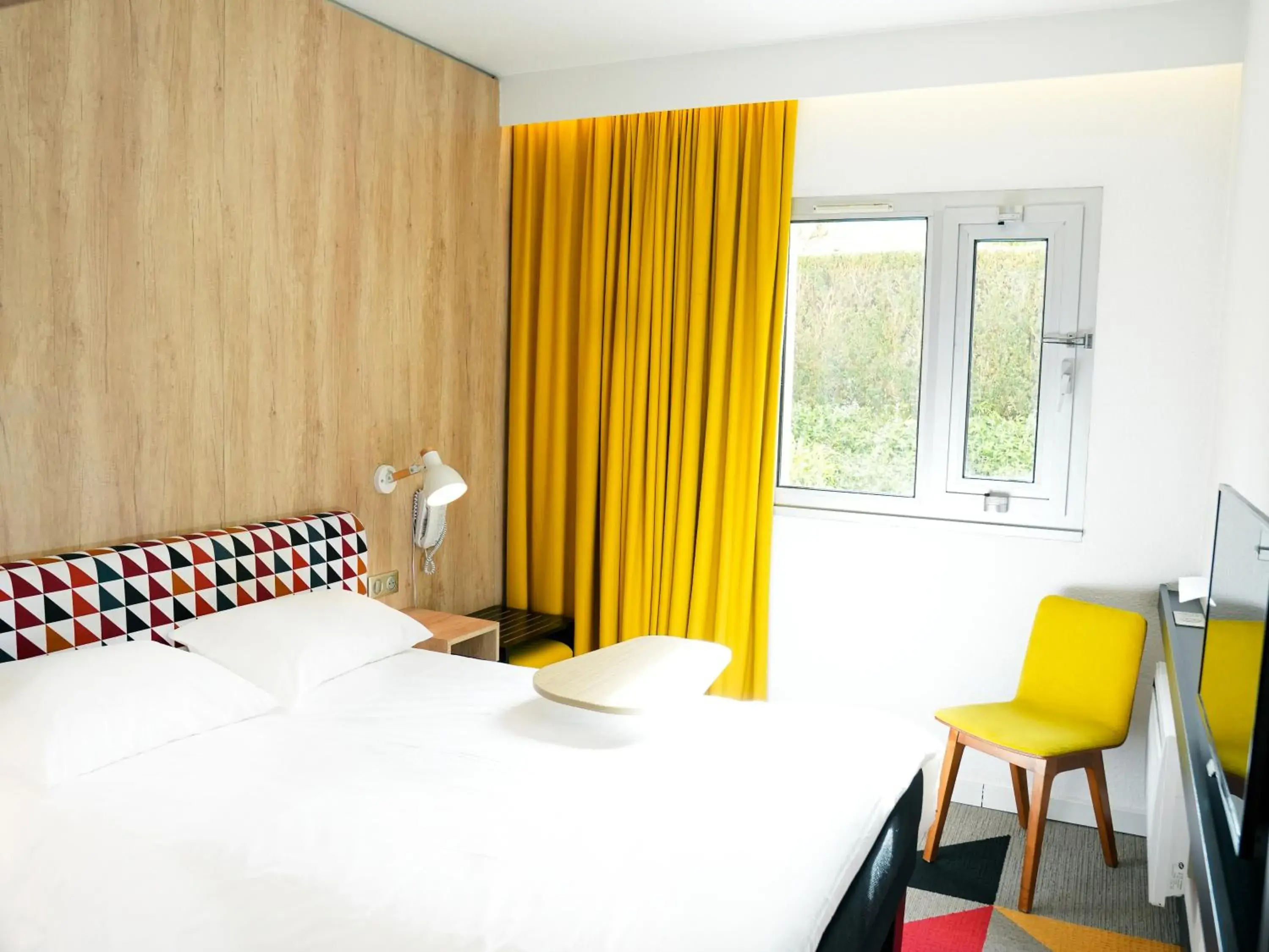 Bedroom, Bed in ibis Styles Caen Centre Historique Bedroom, Bed in ibis Styles Caen Centre Historique
