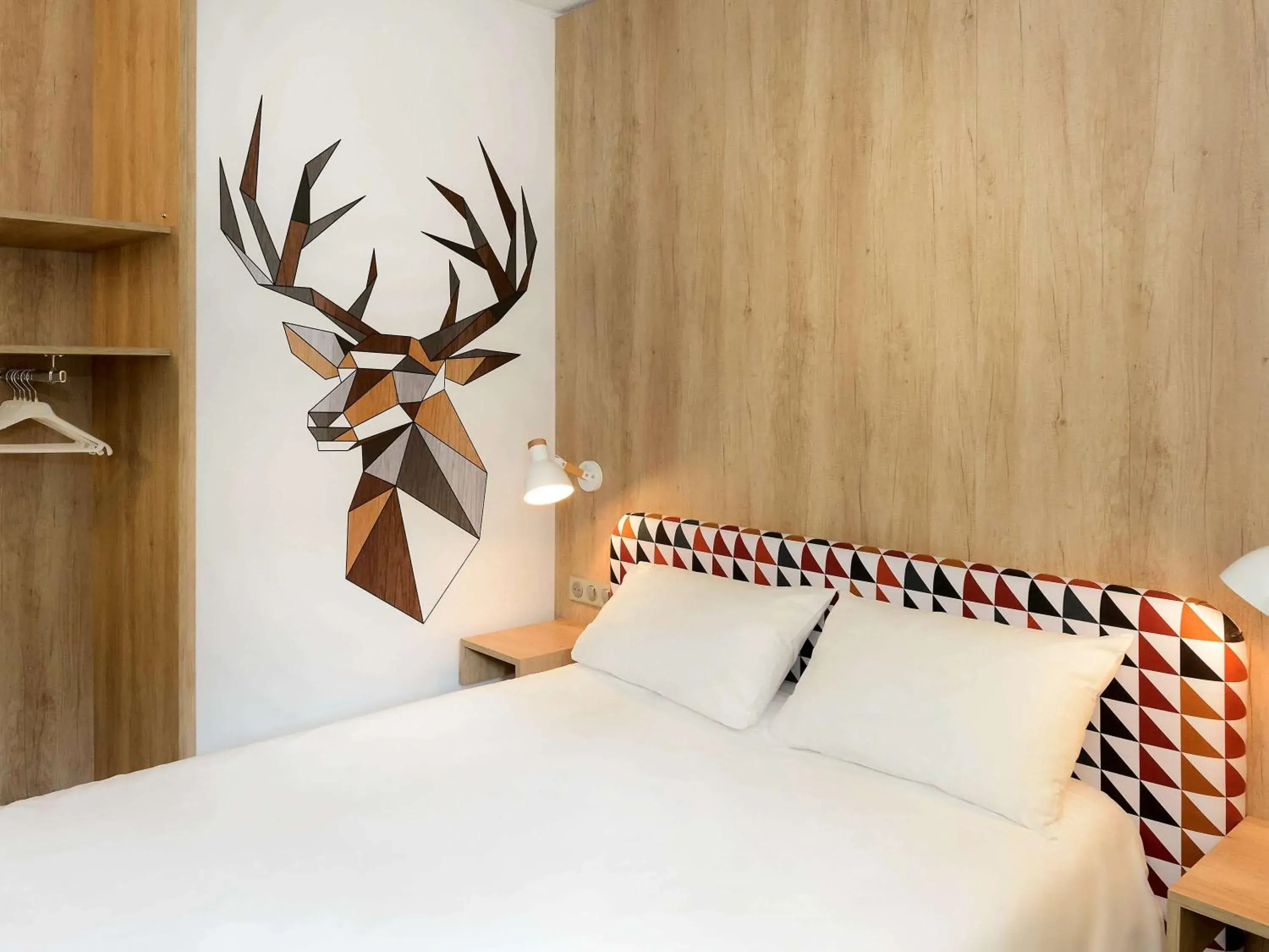 Bedroom, Bed in ibis Styles Caen Centre Historique Bedroom, Bed in ibis Styles Caen Centre Historique