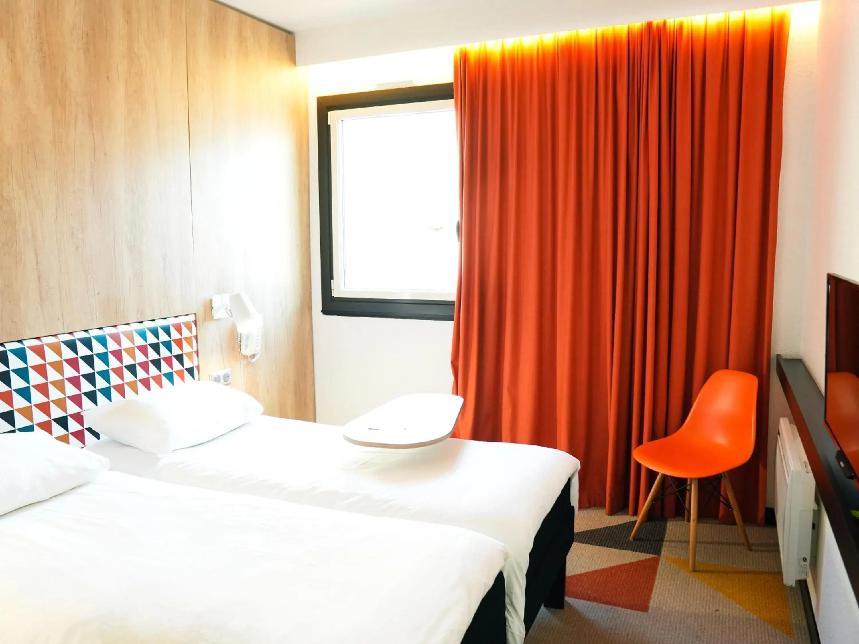Photo of the whole room, Bed in ibis Styles Caen Centre Historique Photo of the whole room, Bed in ibis Styles Caen Centre Historique
