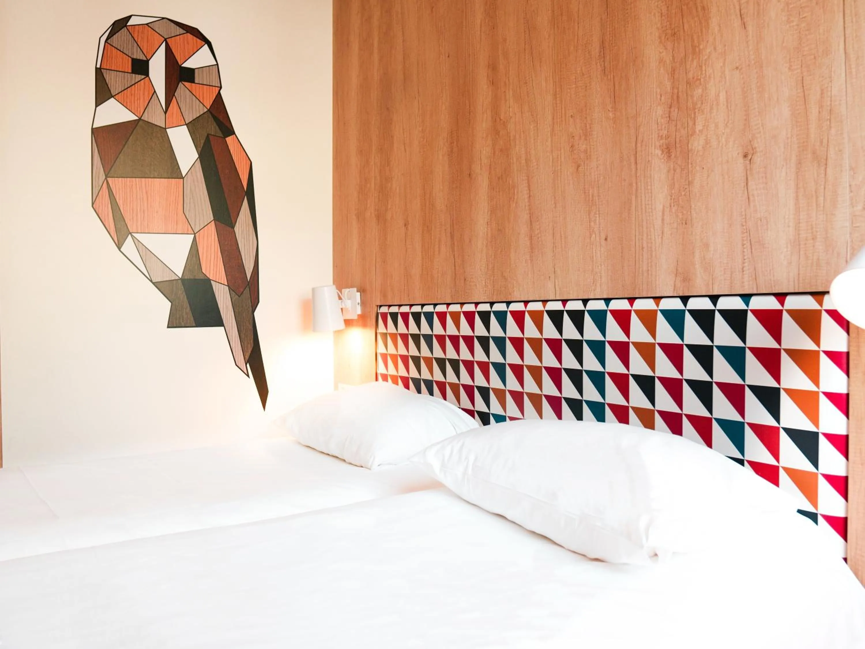 Bedroom, Bed in ibis Styles Caen Centre Historique