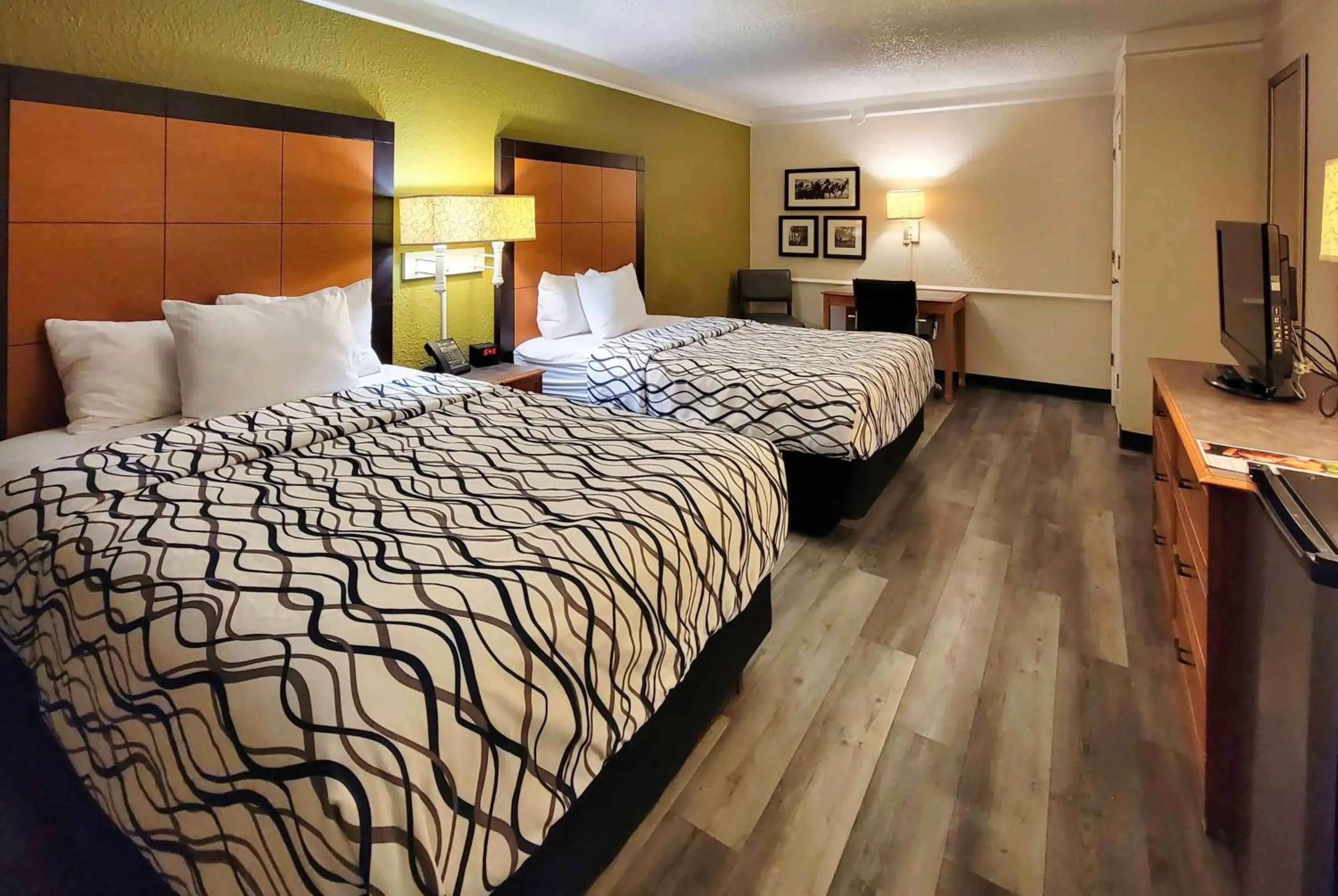 Photo of the whole room, Bed in La Quinta Inn by Wyndham Amarillo West Medical Center