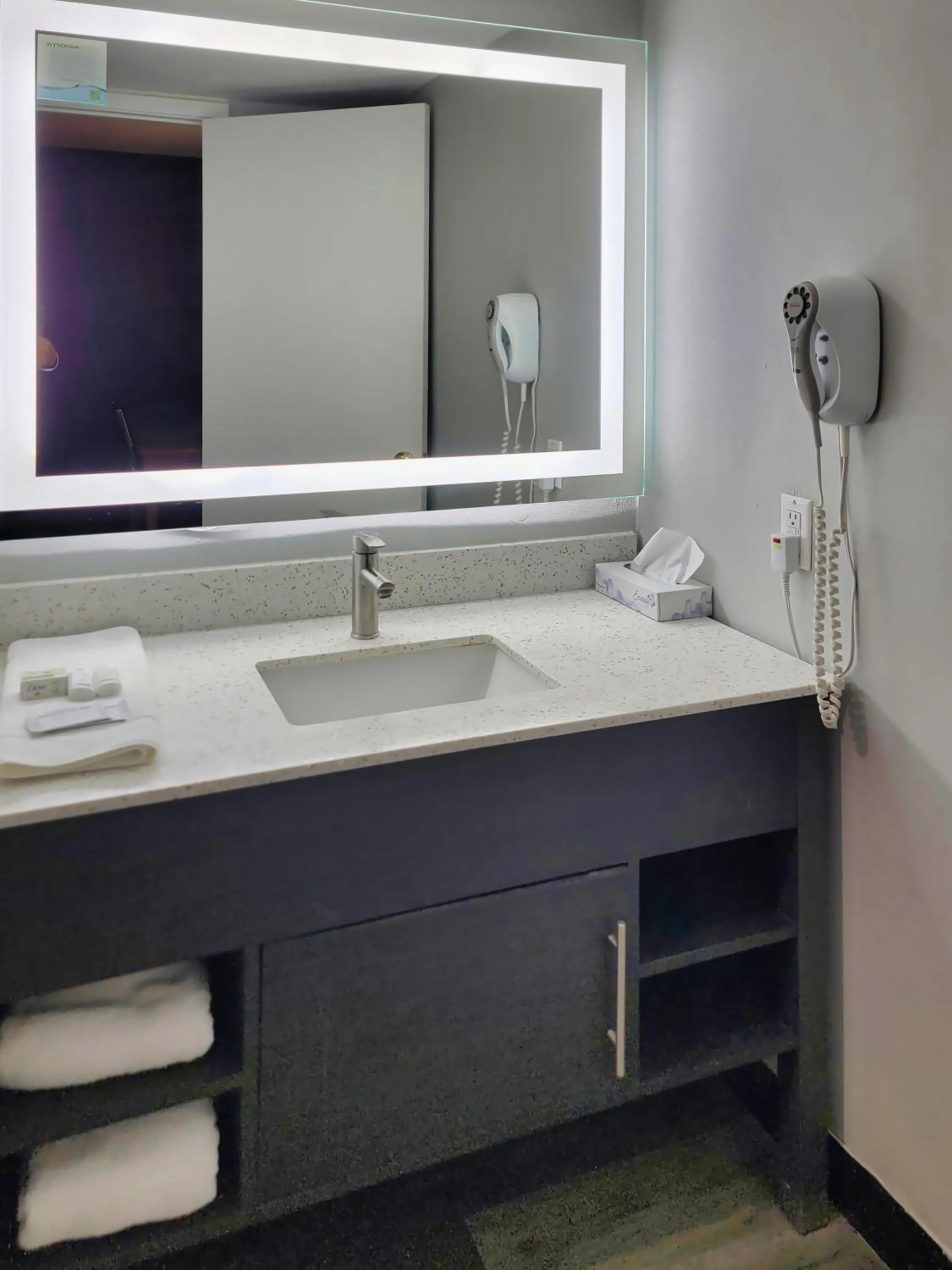 Bathroom in La Quinta Inn by Wyndham Amarillo West Medical Center
