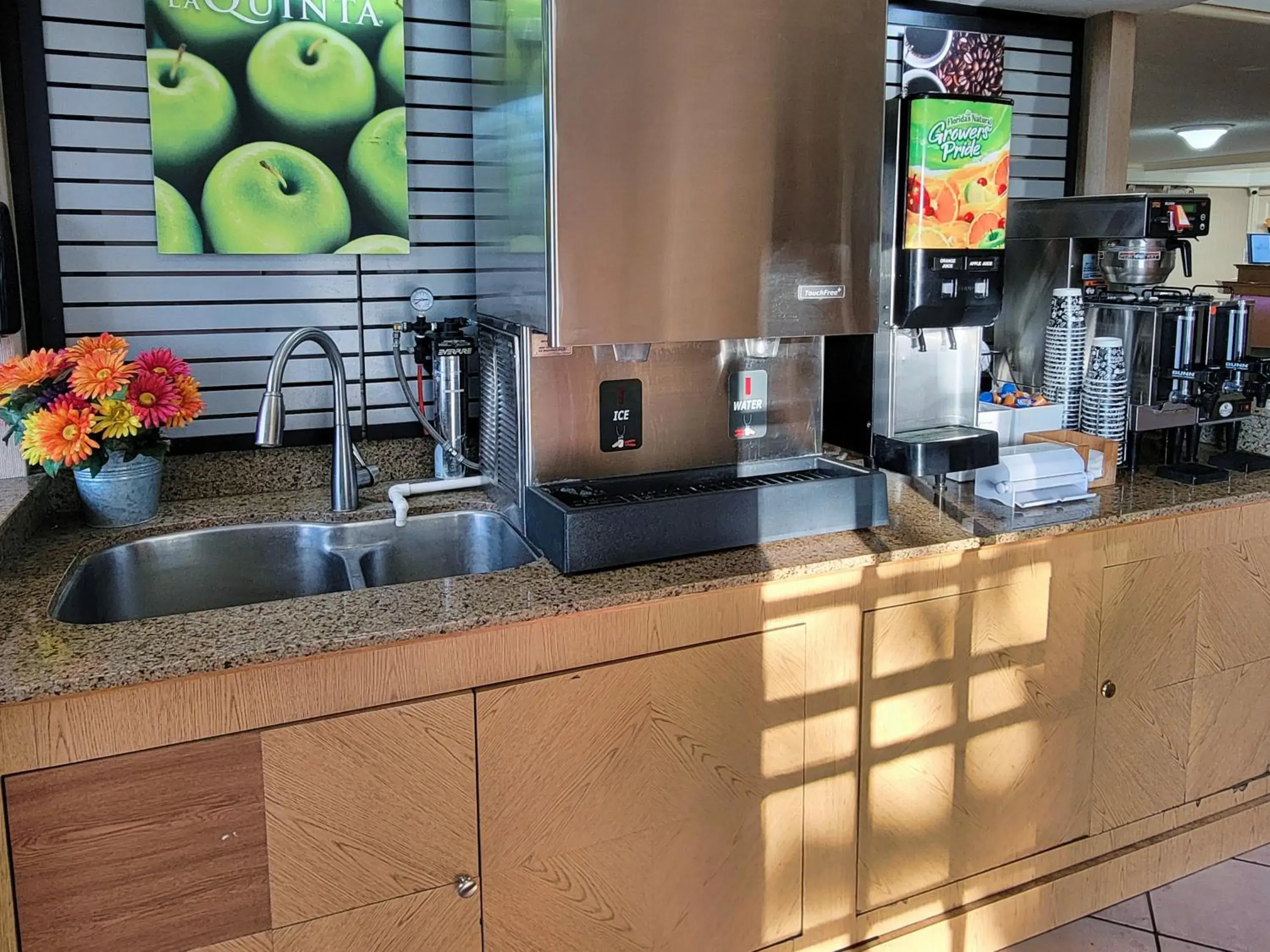 Restaurant/places to eat in La Quinta Inn by Wyndham Amarillo West Medical Center Restaurant/places to eat in La Quinta Inn by Wyndham Amarillo West Medical Center