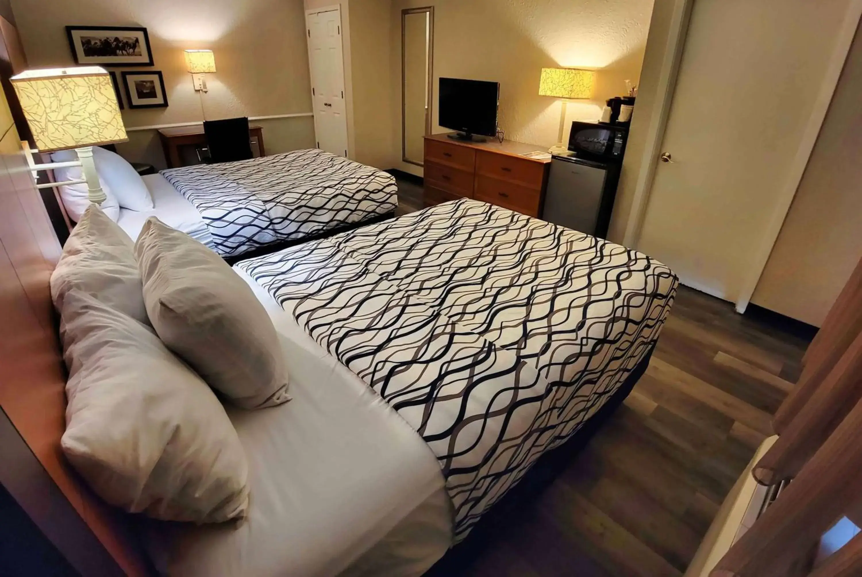 Photo of the whole room, Bed in La Quinta Inn by Wyndham Amarillo West Medical Center Photo of the whole room, Bed in La Quinta Inn by Wyndham Amarillo West Medical Center