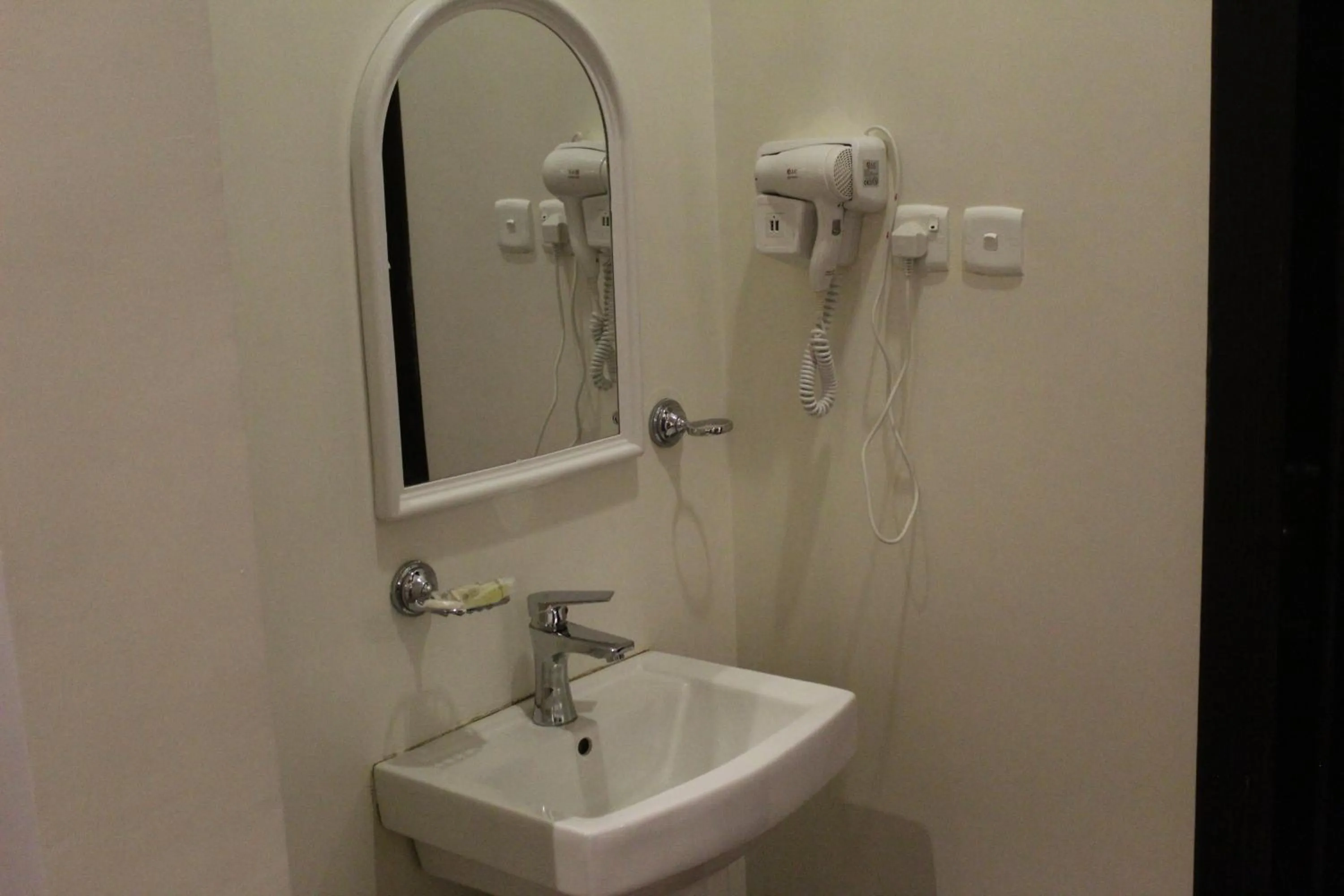 Bathroom in هذه ليلتي فرع اليرموك- This Lailaty Al Yarmouk Branch