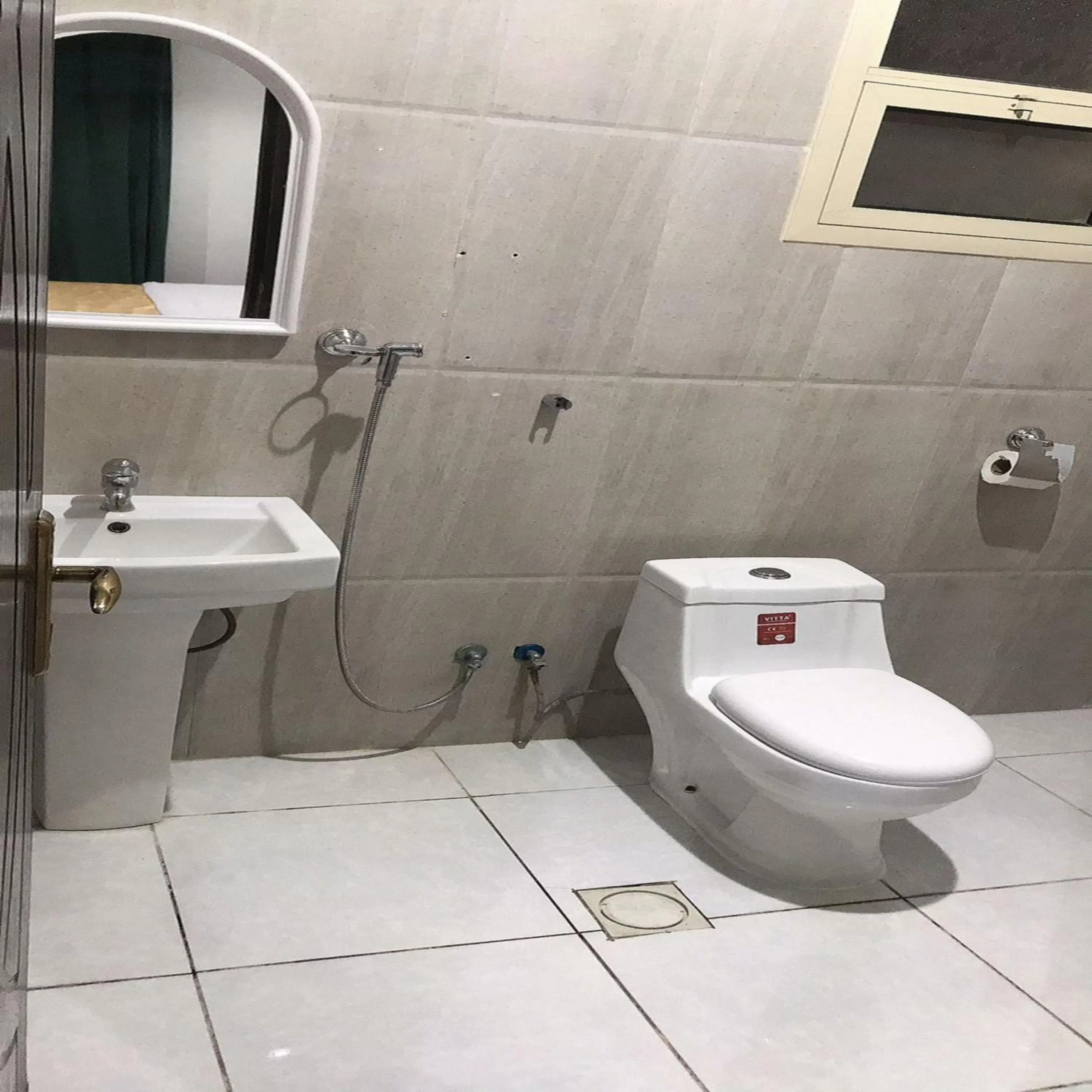 Bathroom in هذه ليلتي فرع اليرموك- This Lailaty Al Yarmouk Branch