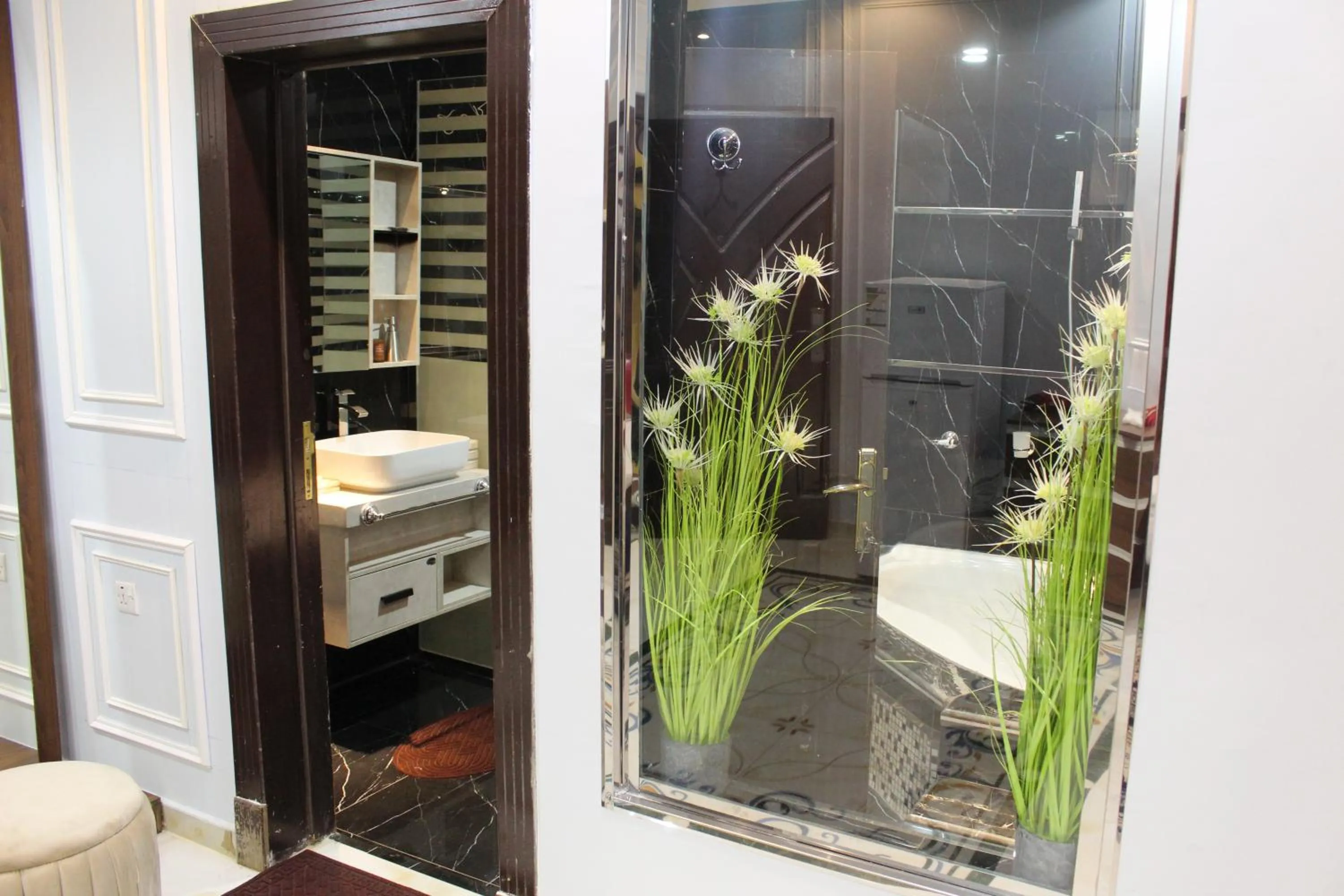 Bathroom in هذه ليلتي فرع اليرموك- This Lailaty Al Yarmouk Branch