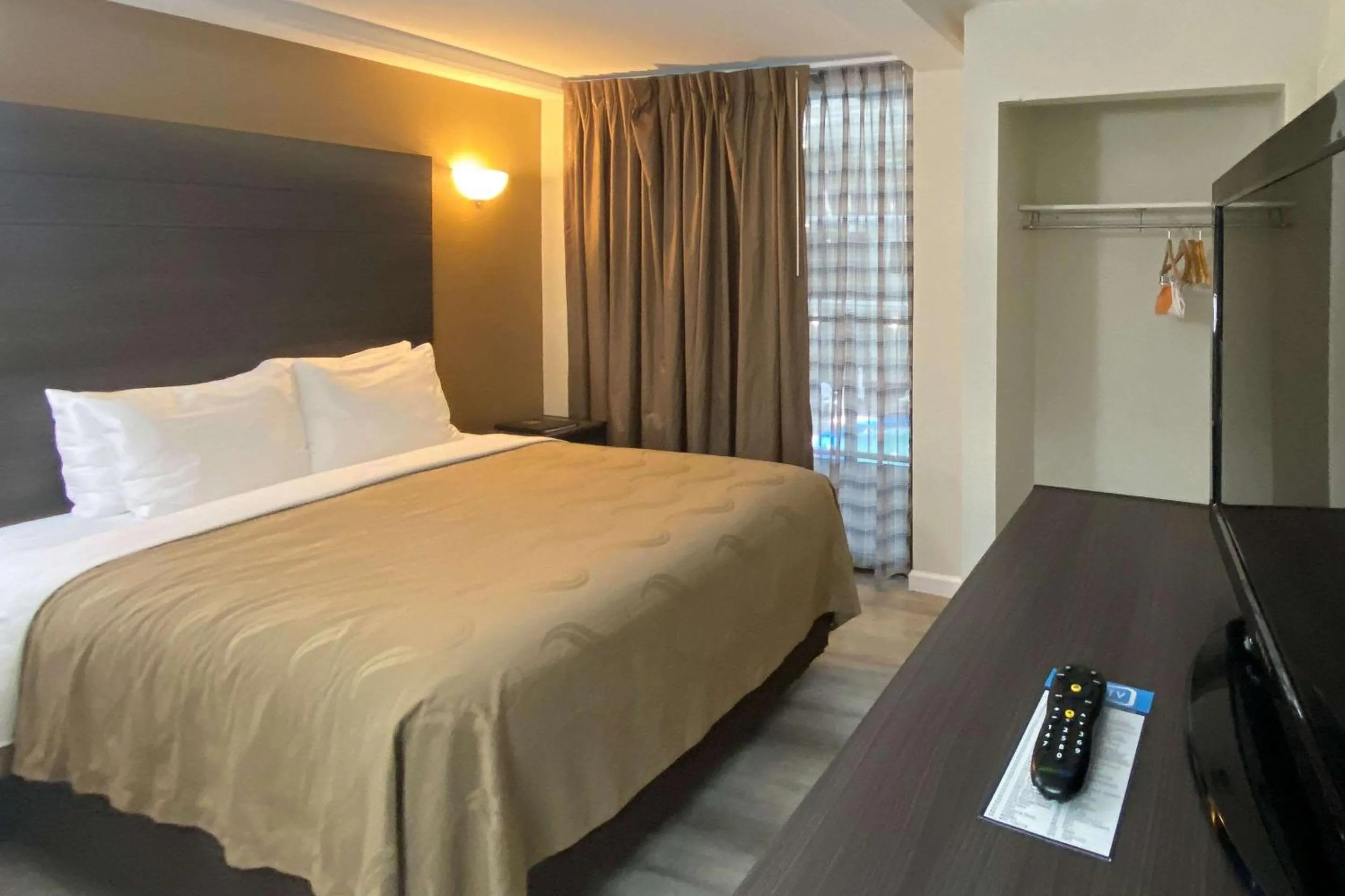 Photo of the whole room, Bed in Quality Inn Branson - Hwy 76 Central