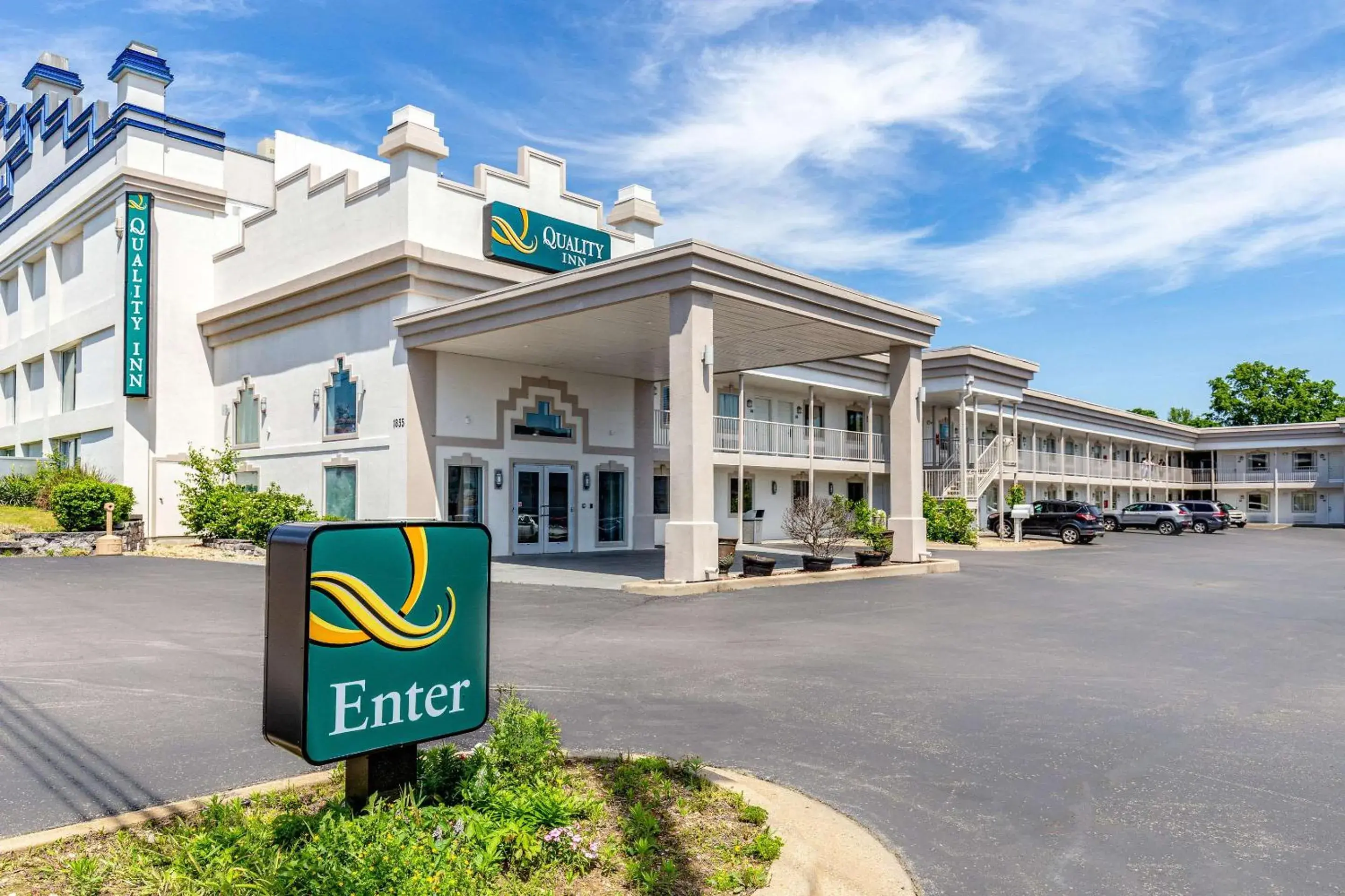 Property building in Quality Inn Branson - Hwy 76 Central Property building in Quality Inn Branson - Hwy 76 Central