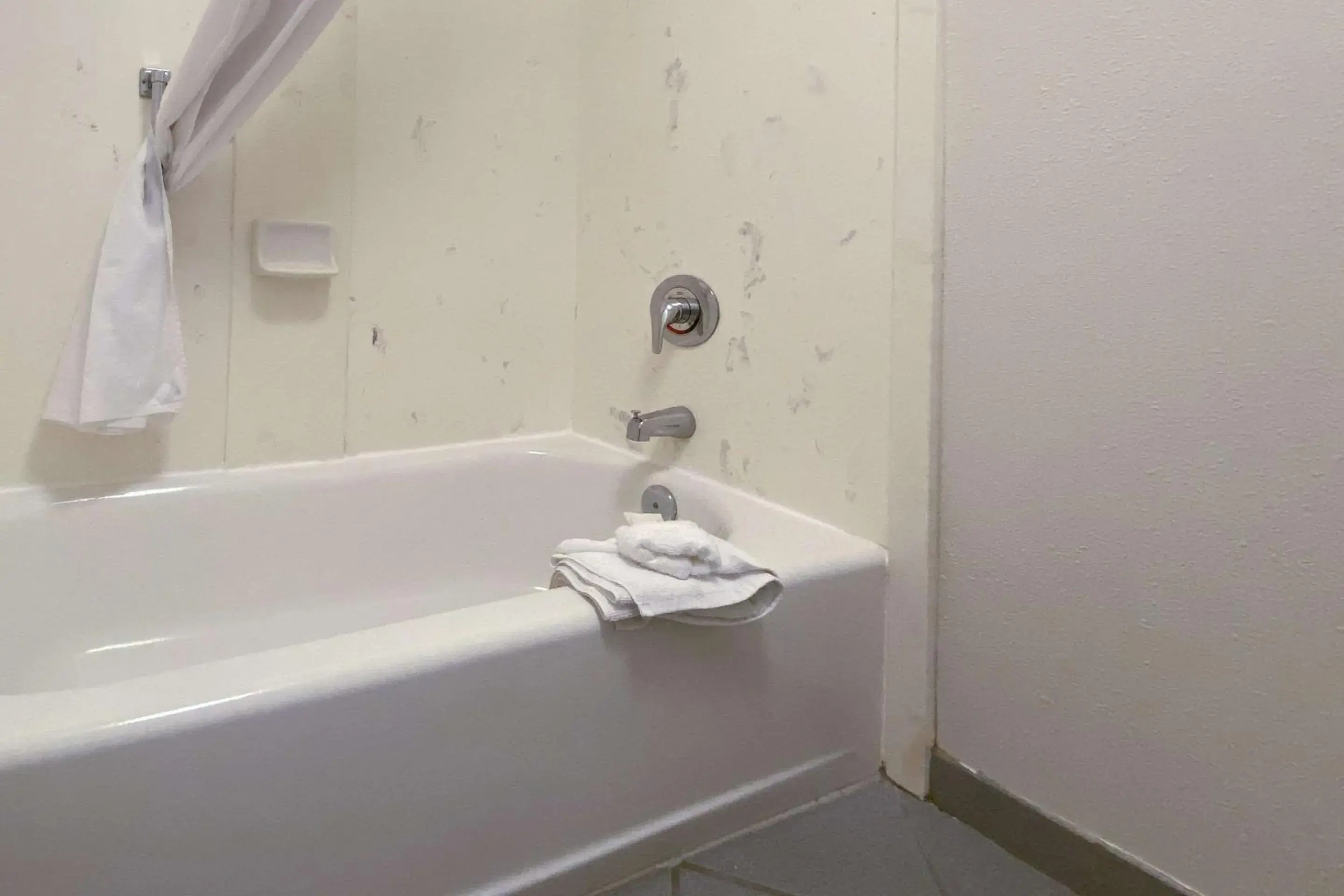 Photo of the whole room in Quality Inn Branson - Hwy 76 Central Photo of the whole room in Quality Inn Branson - Hwy 76 Central