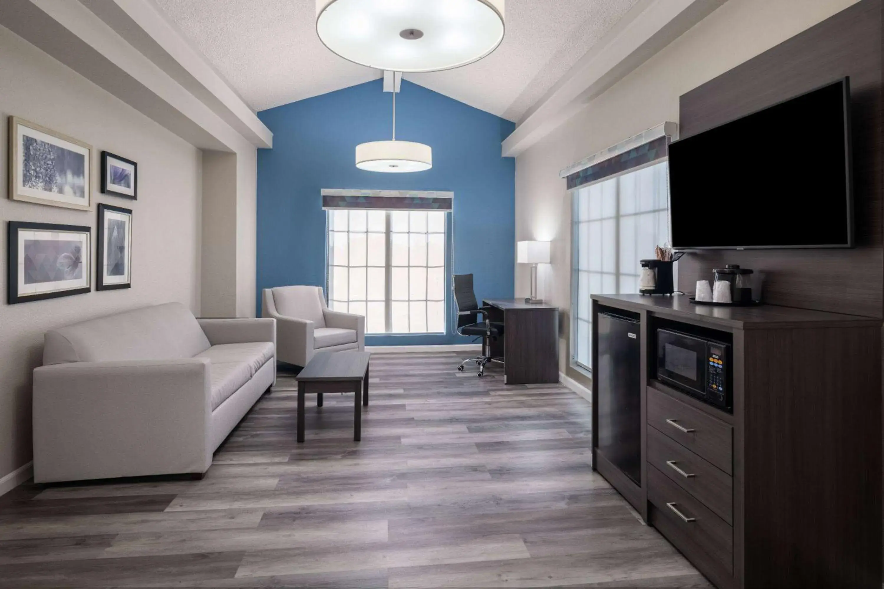 King Suite in La Quinta Inn by Wyndham Sacramento North King Suite in La Quinta Inn by Wyndham Sacramento North