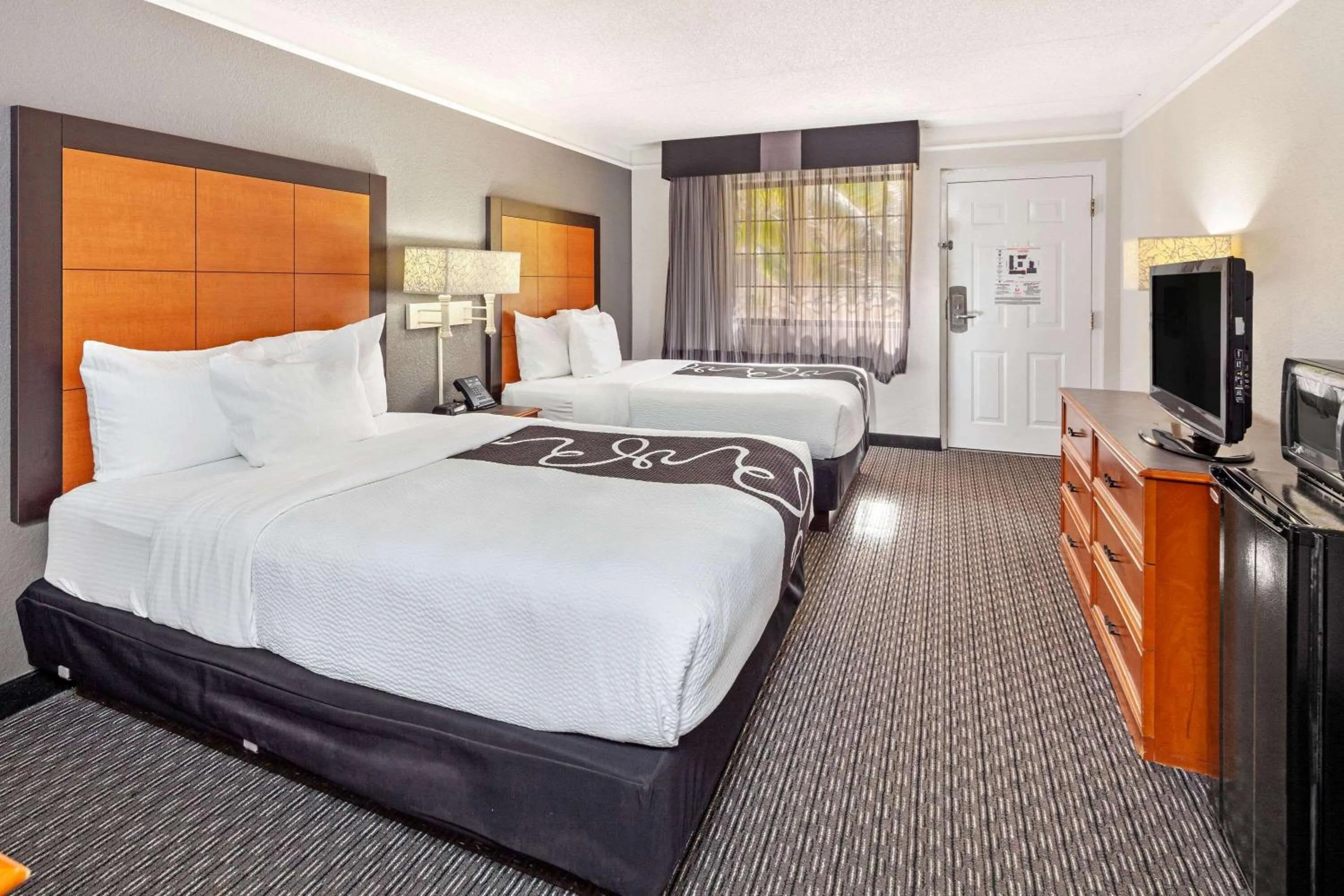 Photo of the whole room in La Quinta Inn by Wyndham Ventura