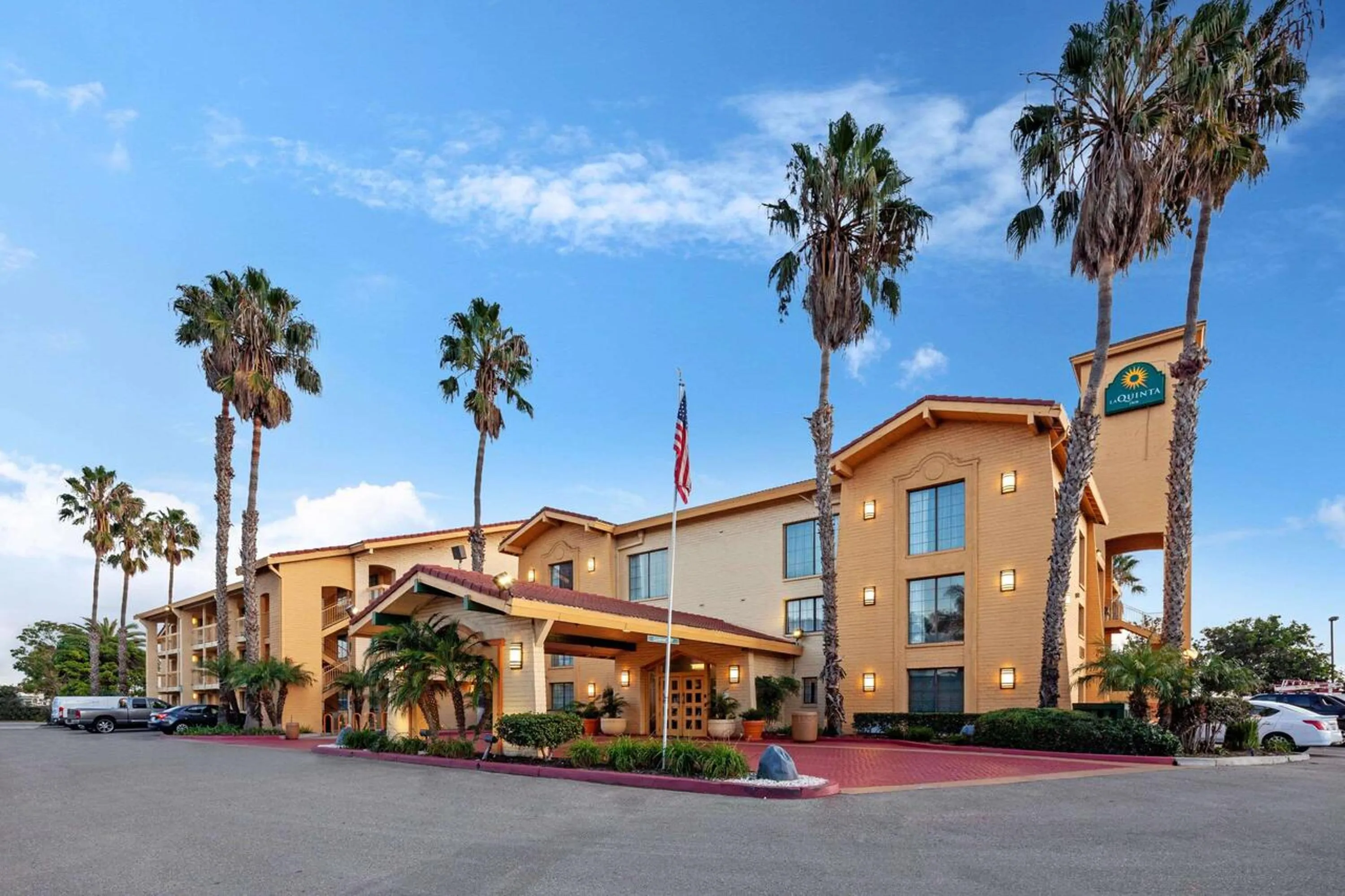 Property Building in La Quinta Inn by Wyndham Ventura