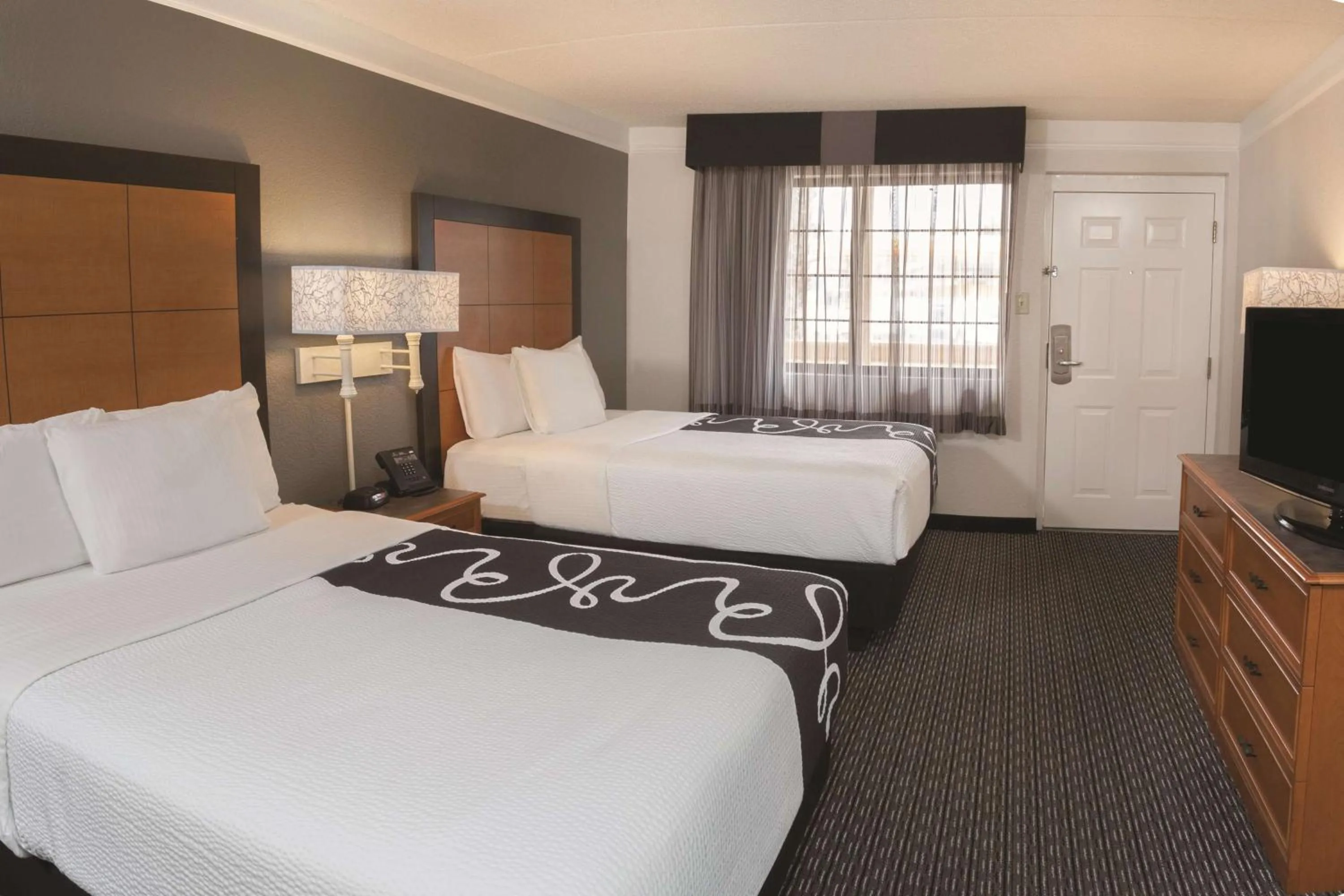 Photo of the whole room in La Quinta Inn by Wyndham Ventura