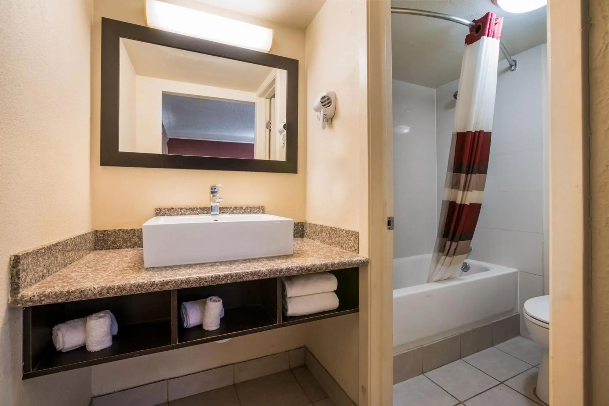 Bathroom in Red Roof Inn North Dallas - Park Central