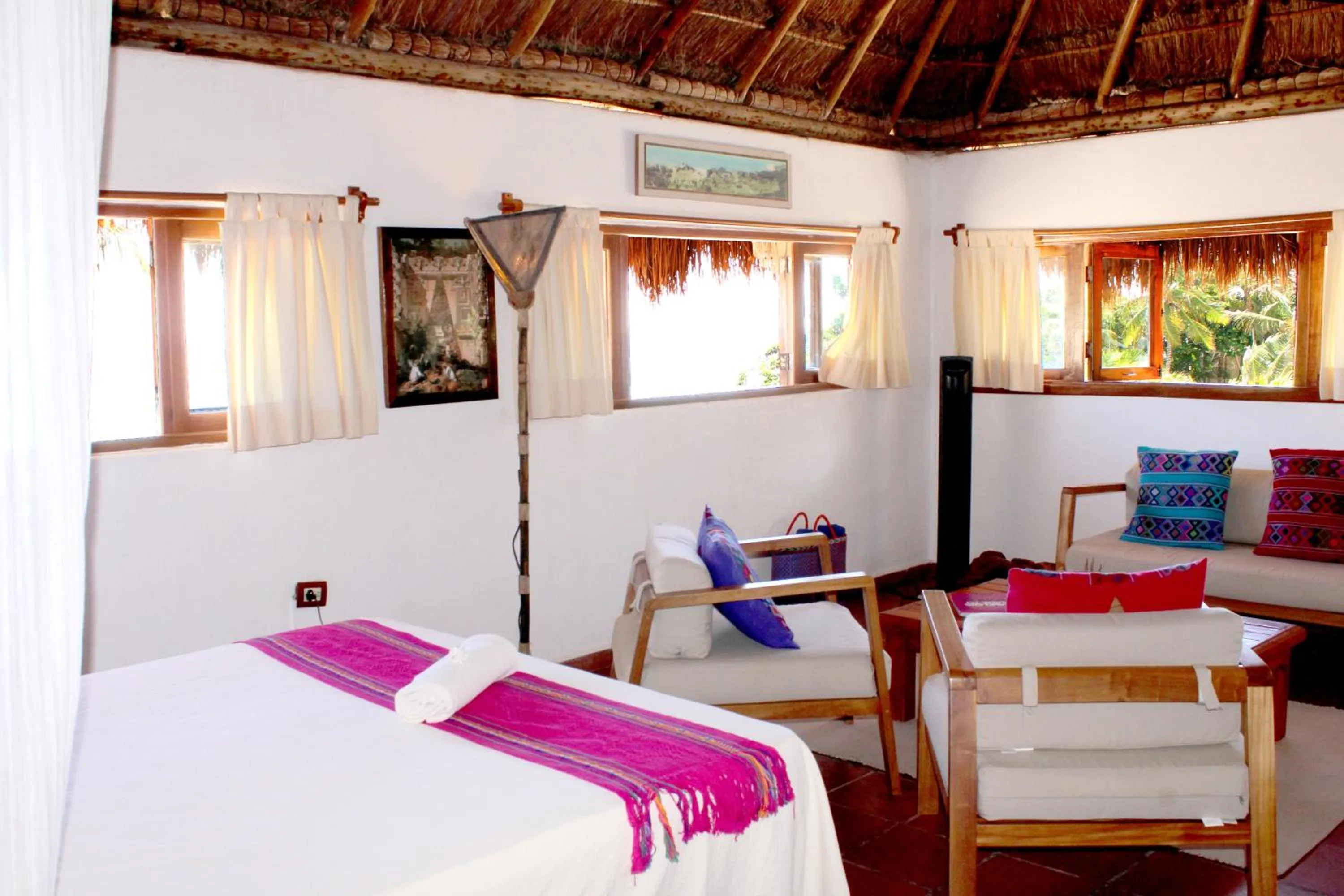 Seating area, Bed in Hotel Piedra Escondida