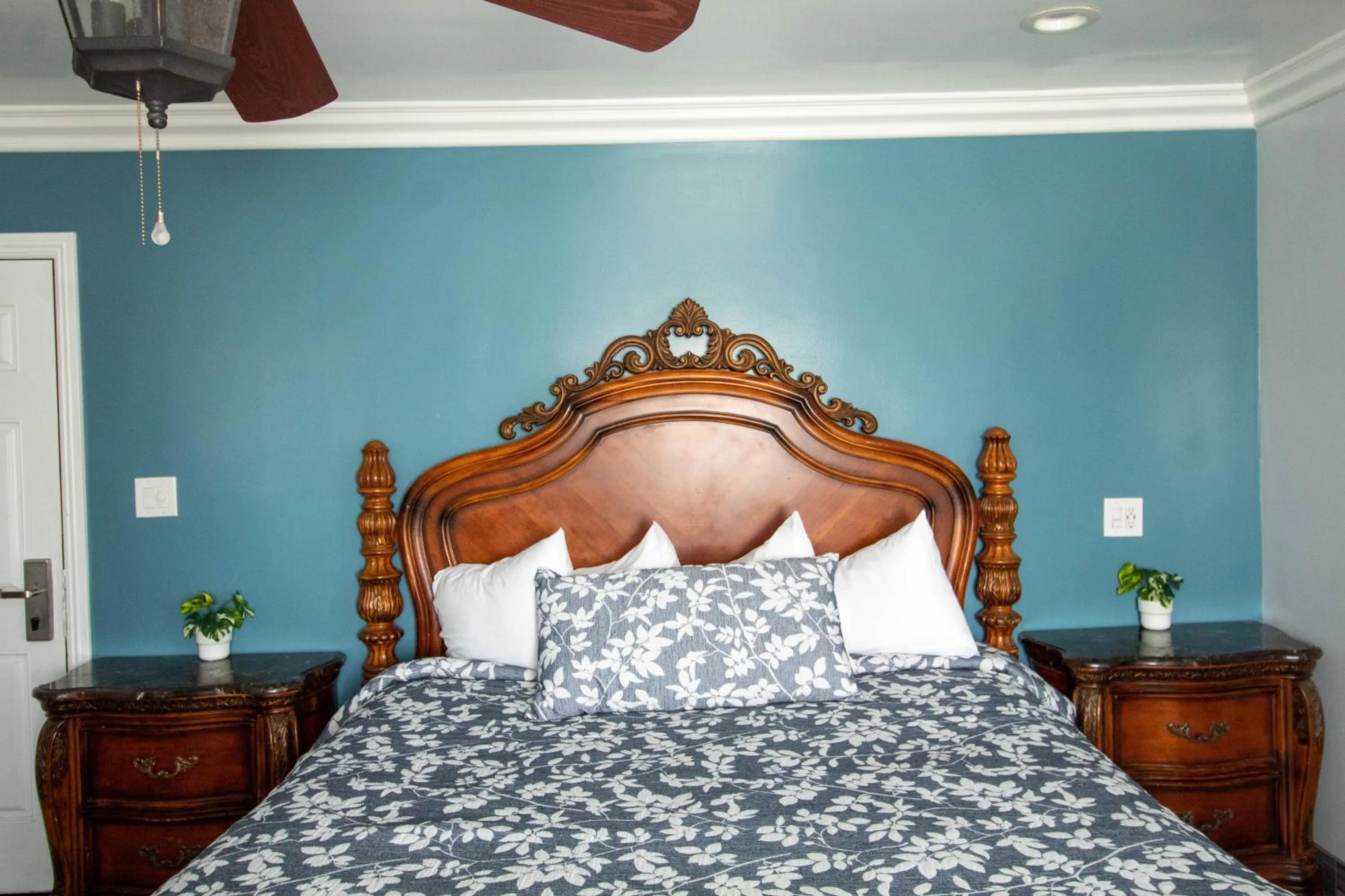 Bed in Viking Motel-Ventura