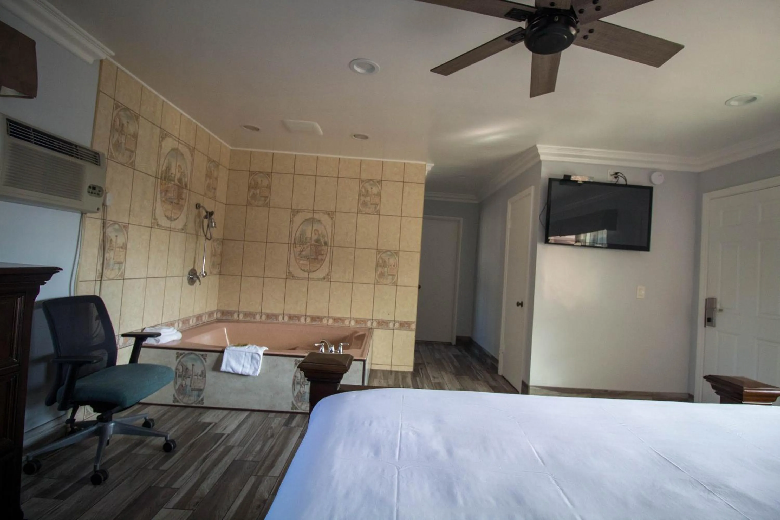 TV and multimedia, Bed in Viking Motel-Ventura