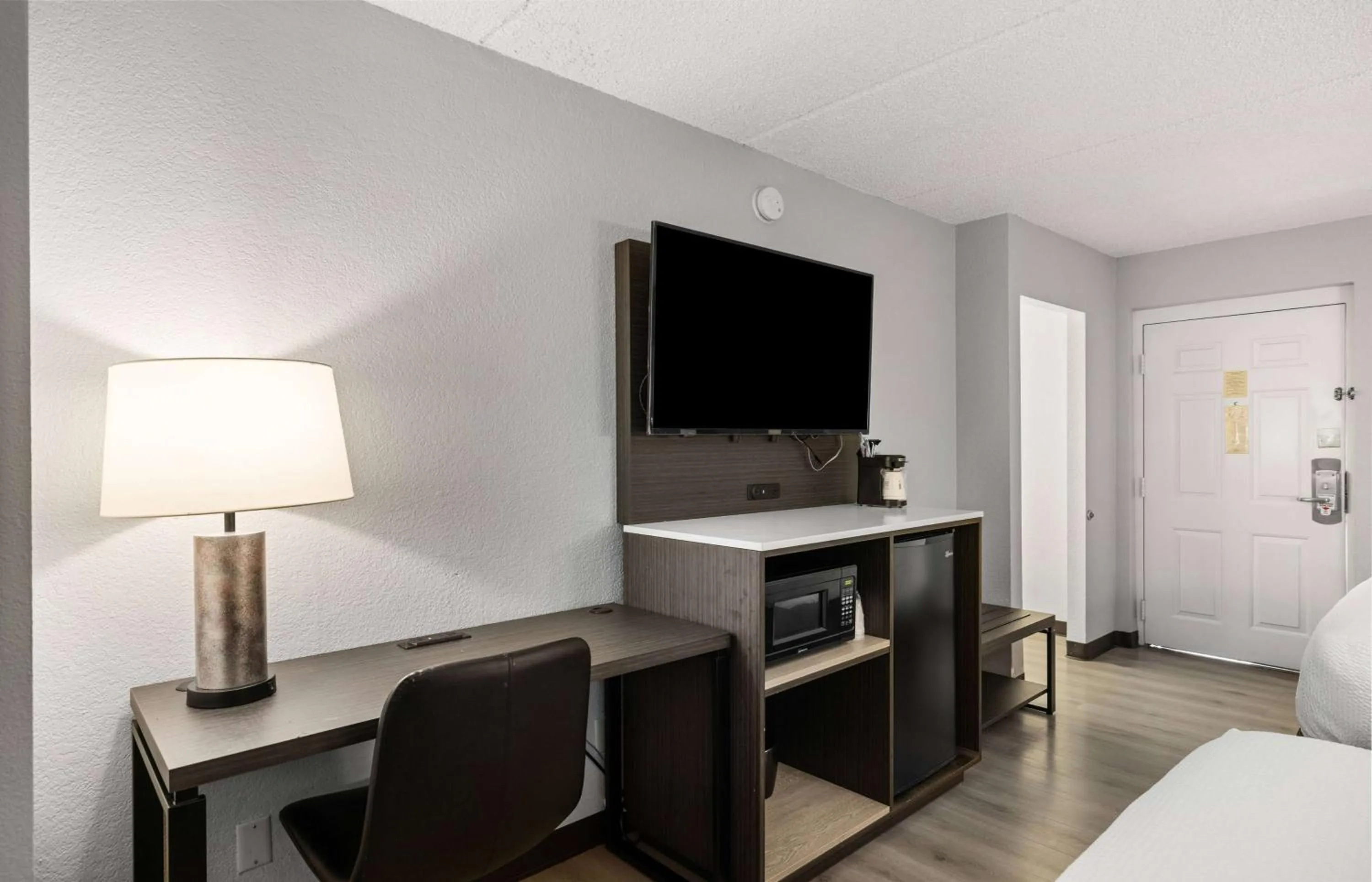 Photo of the whole room, Bed in La Quinta Inn by Wyndham Stockton