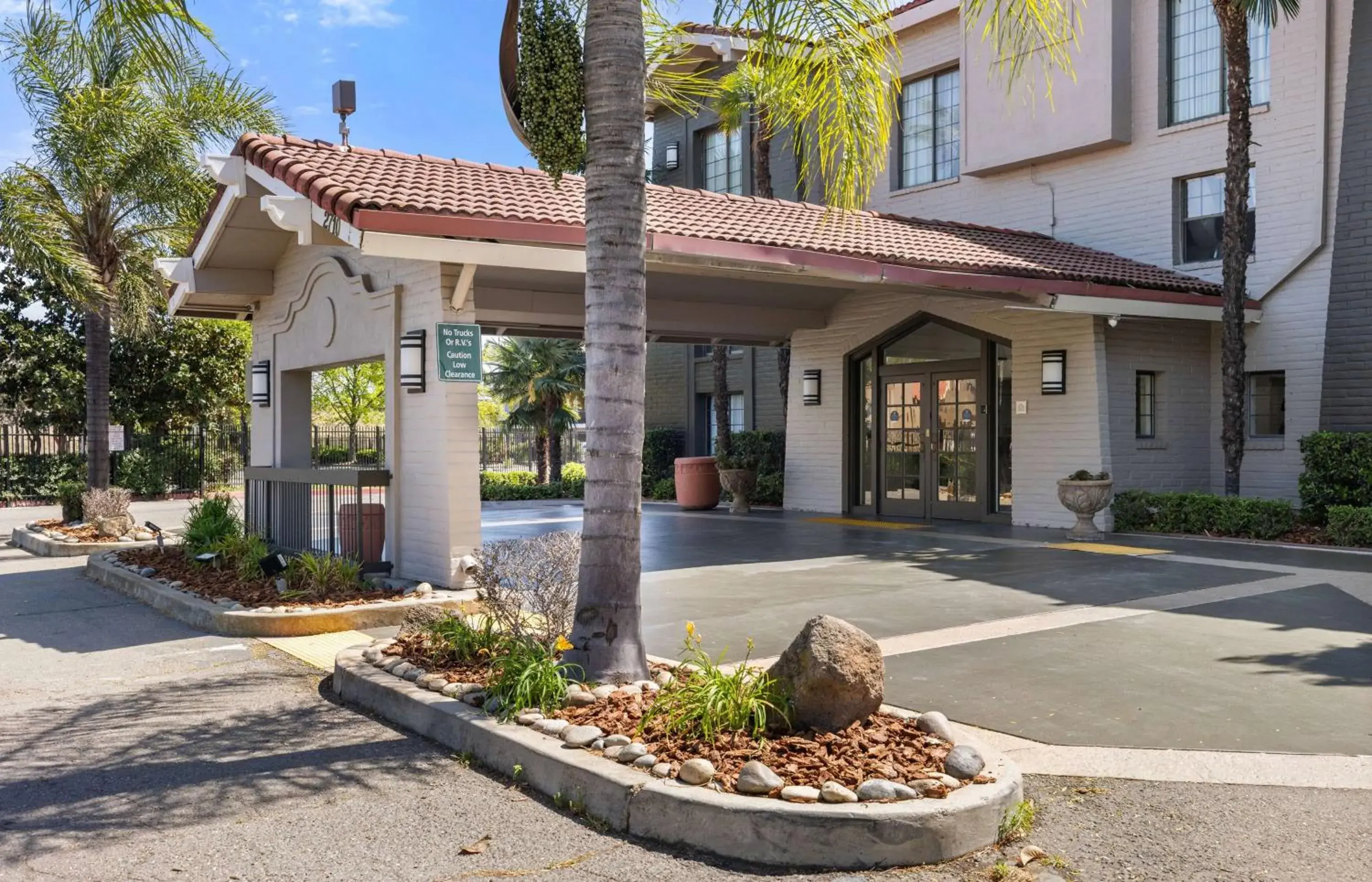 Property building in La Quinta Inn by Wyndham Stockton Property building in La Quinta Inn by Wyndham Stockton